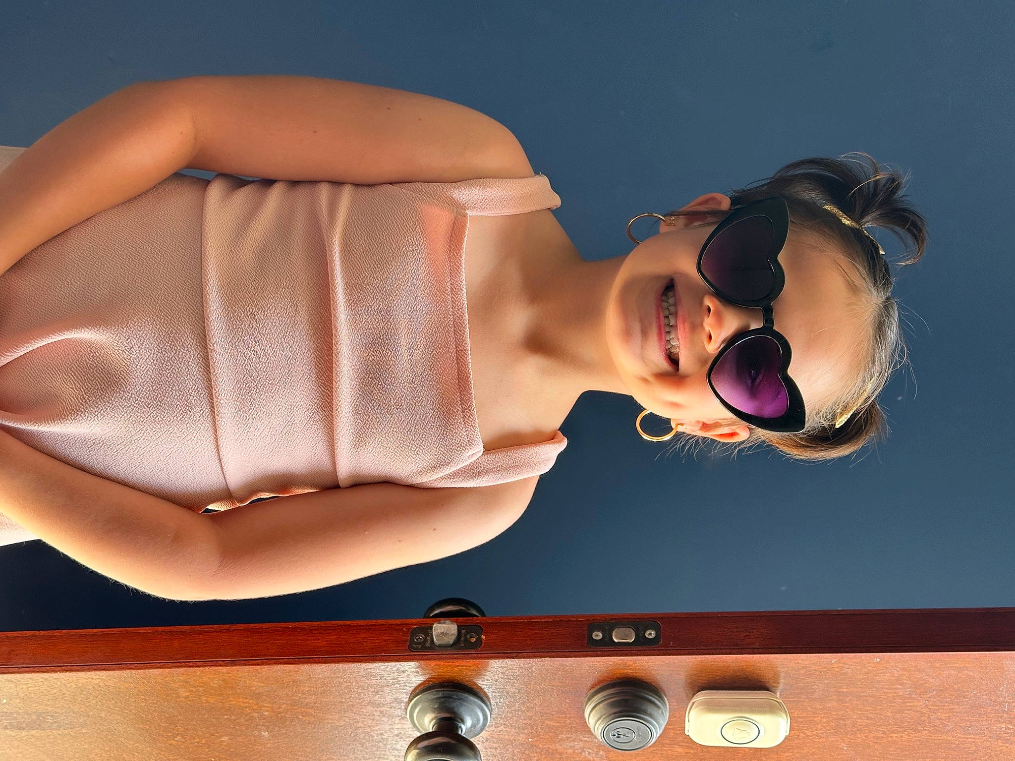 Alani is registered to the contest to win money with this photo: abdomen, arm, audio_equipment, beauty, chest, dress, elbow, eyelash, eyewear, finger, flash_photography, gadget, goggles, human_leg, jewellery, joy, muscle, output_device, person, thigh