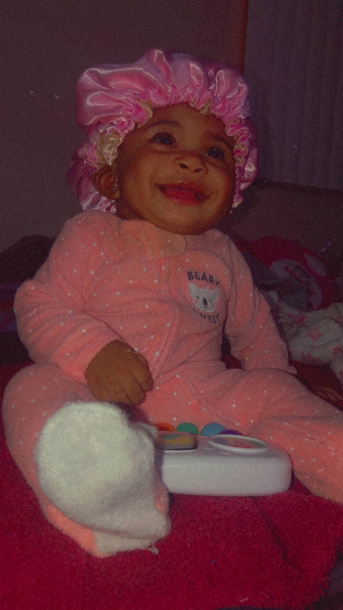 Amor-dior is registered to the contest to win money with this photo: baby, baby_toddler_clothing, beauty, cheek, child, eye, fun, happy, headgear, headwear, iris, joy, magenta, mammal, nose, organ, people, person, pink, purple