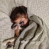 Vaïana participe au concours pour gagner de l'argent avec cette photo : animal, bed, blanket, cat, child, comfort, cozy, cute, home, indoor, knitwear, love, pet, resting, sleeping, snuggling, soft, texture, together, warmth