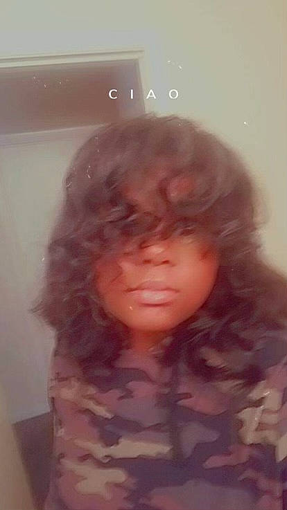 Chaiane is registered to the contest to win money with this photo: bangs, black_hair, blond, brown_hair, chest, eyelash, eyewear, fashion_accessory, fun, fur, jaw, layered_hair, lip, liver, long_hair, neck, nose, person, selfie, surfer_hair