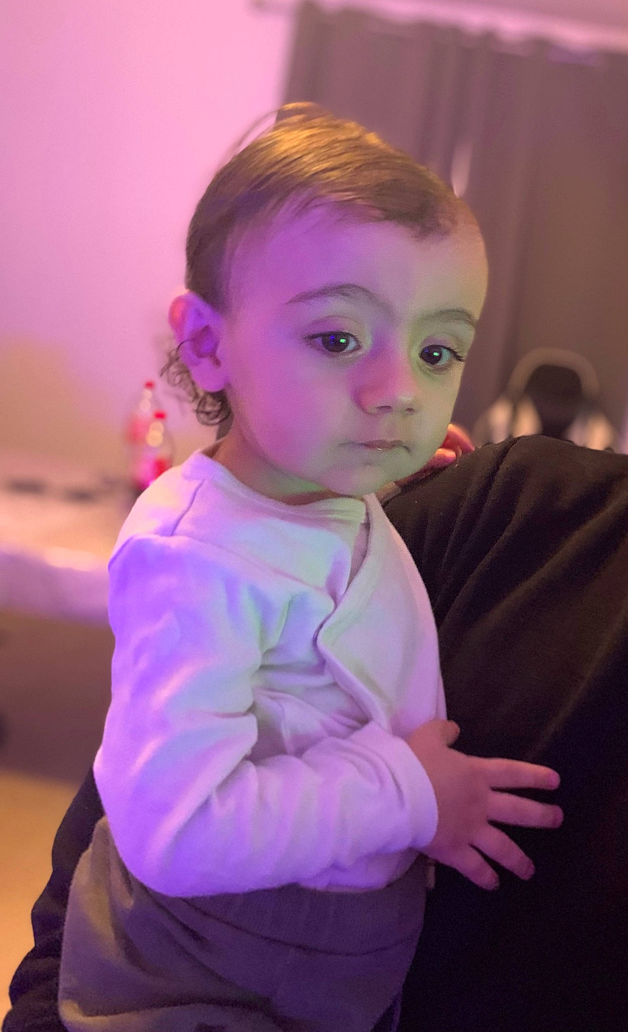 Matteo a rejoint le concours — aidez-le/la à gagner de superbes lots ! arm, baby_toddler_clothing, blond, cheek, child, electric_blue, entertainment, event, facial_expression, fashion_design, formal_wear, fun, happy, magenta, person, pink, purple, sleeve, standing, toddler