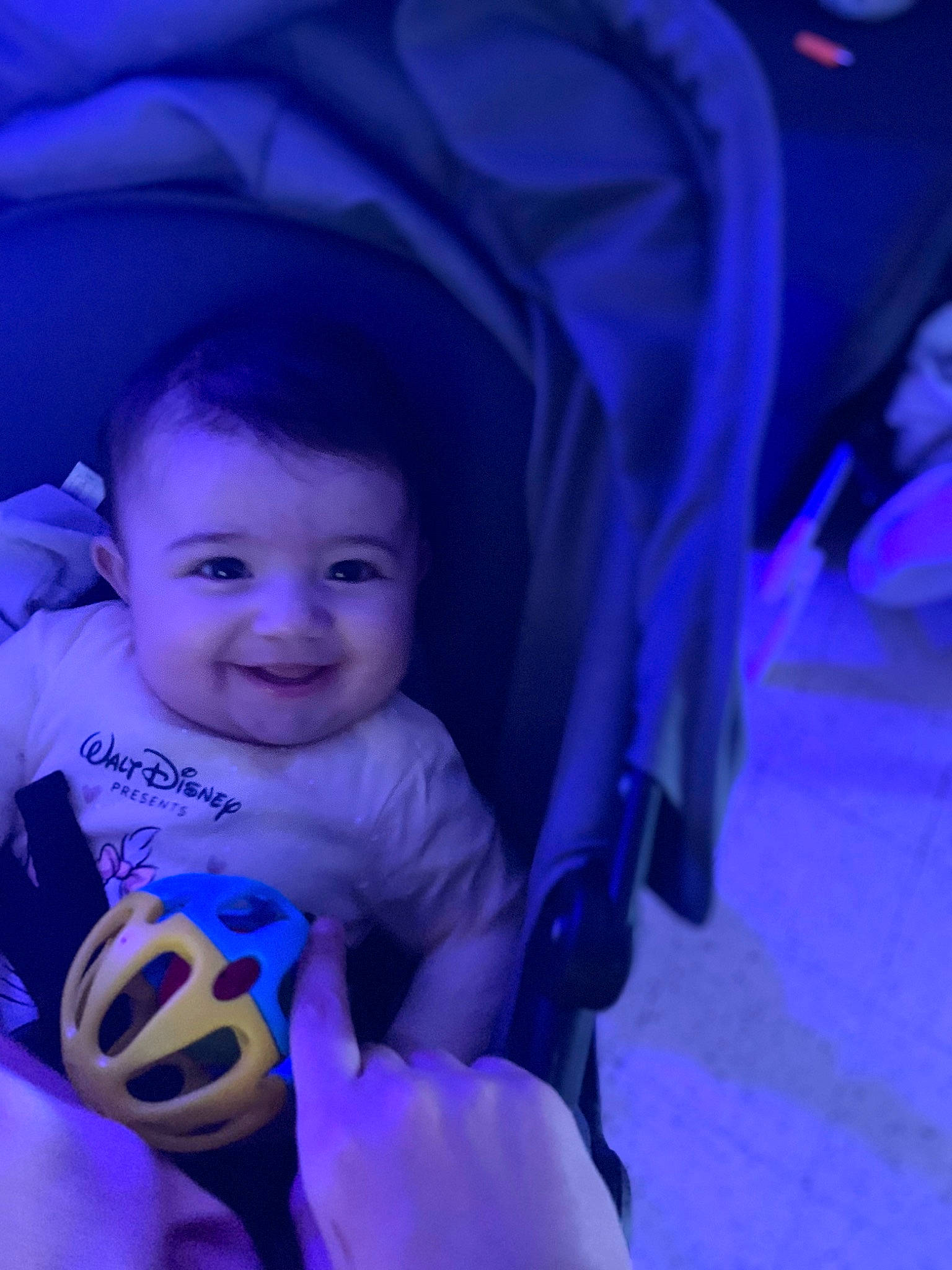 Marie a rejoint le concours — aidez-le/la à gagner de superbes lots ! azure, baby, baby_products, baby_toddler_clothing, blue, child, cloud, electric_blue, eye, flash_photography, fun, happy, iris, joy, magenta, mouth, person, plant, purple, smile