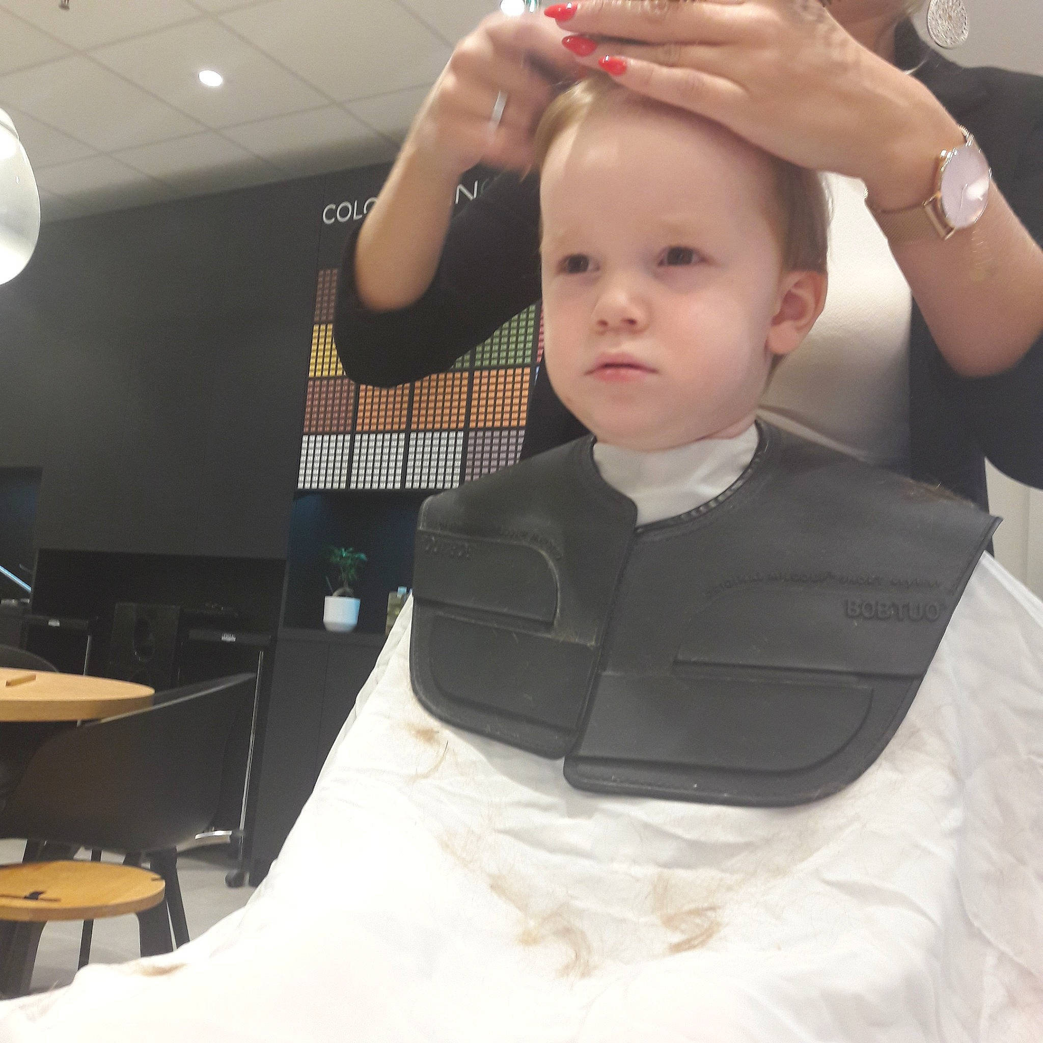 Lowen a rejoint le concours — aidez-le/la à gagner de superbes lots ! arm, child, forehead, girl, neck, person, product, shoulder