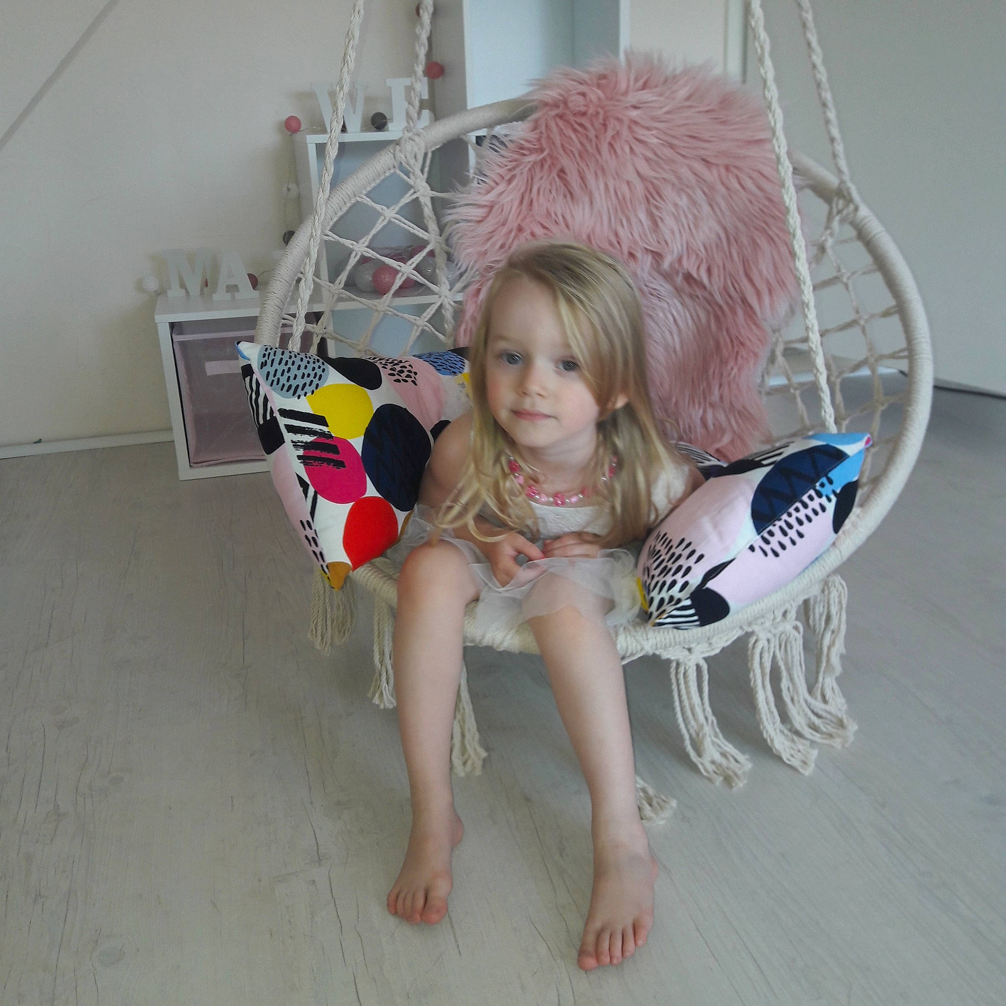 Maïwenn participe au concours pour gagner de l'argent avec cette photo : child, fun, girl, person, product, toddler
