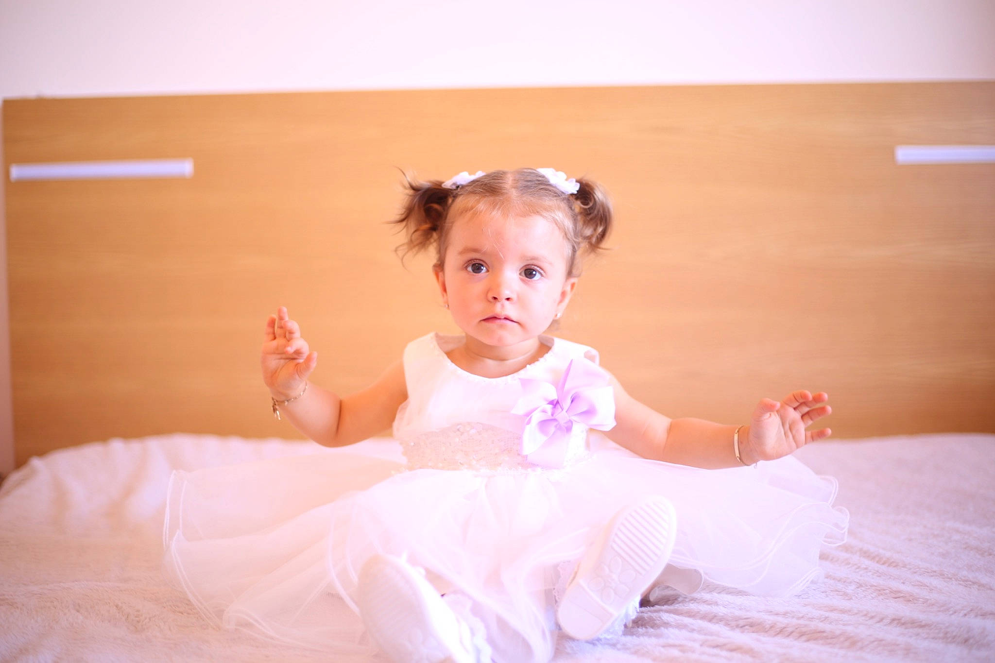 Kayla participe au concours pour gagner de l'argent avec cette photo : baby_toddler_clothing, comfort, day_dress, dress, embellishment, face, finger, flash_photography, flooring, hair, hand, happy, head, headpiece, iris, person, pink, shoulder, skin, sleeve