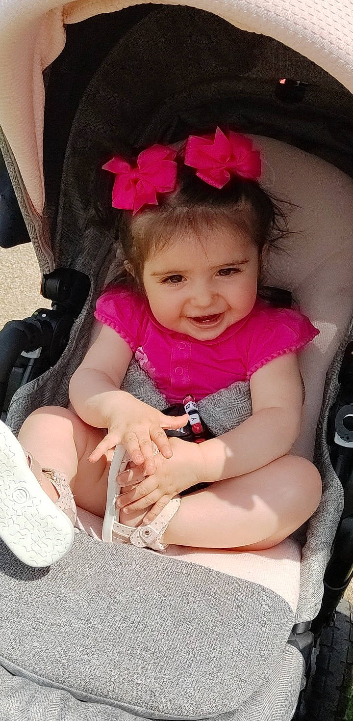 Ruby a rejoint le concours — aidez-le/la à gagner de superbes lots ! arm, baby, baby_toddler_clothing, chair, comfort, dress, eye, eyelash, finger, hair, hand, happy, head, iris, joy, lip, mouth, person, pink, product