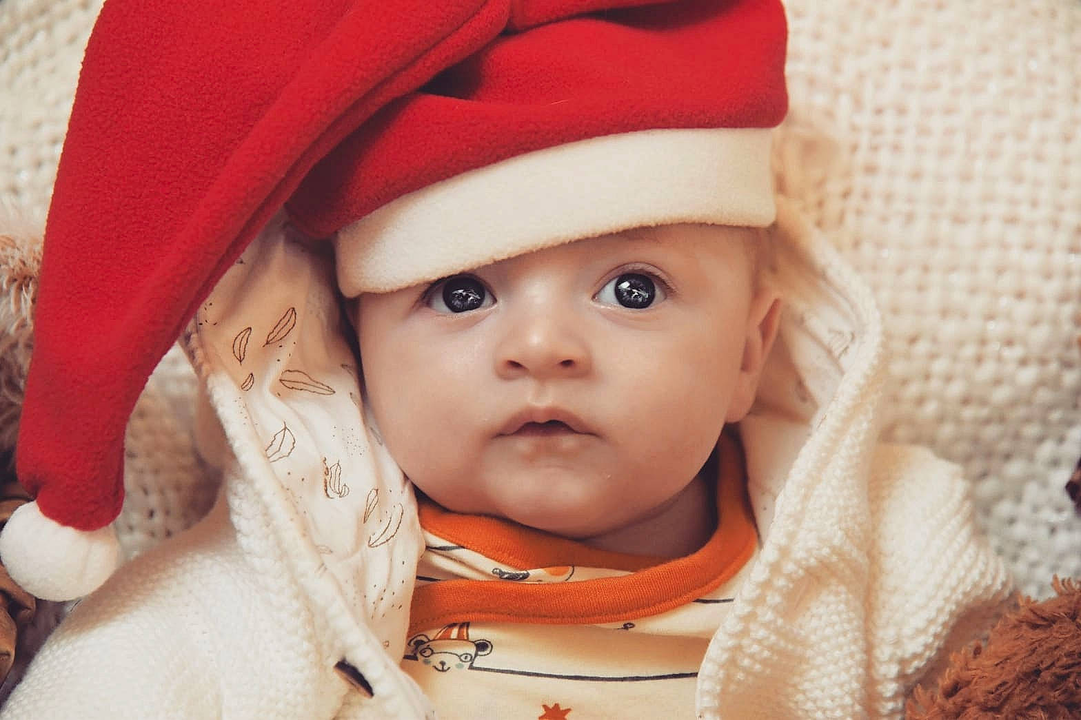 Jayden participe au concours pour gagner de l'argent avec cette photo : baby, baby_toddler_clothing, beauty, cap, cheek, child, comfort, eyebrow, happy, headgear, headwear, linens, lip, nose, person, product, skin, sleeve, smile, textile