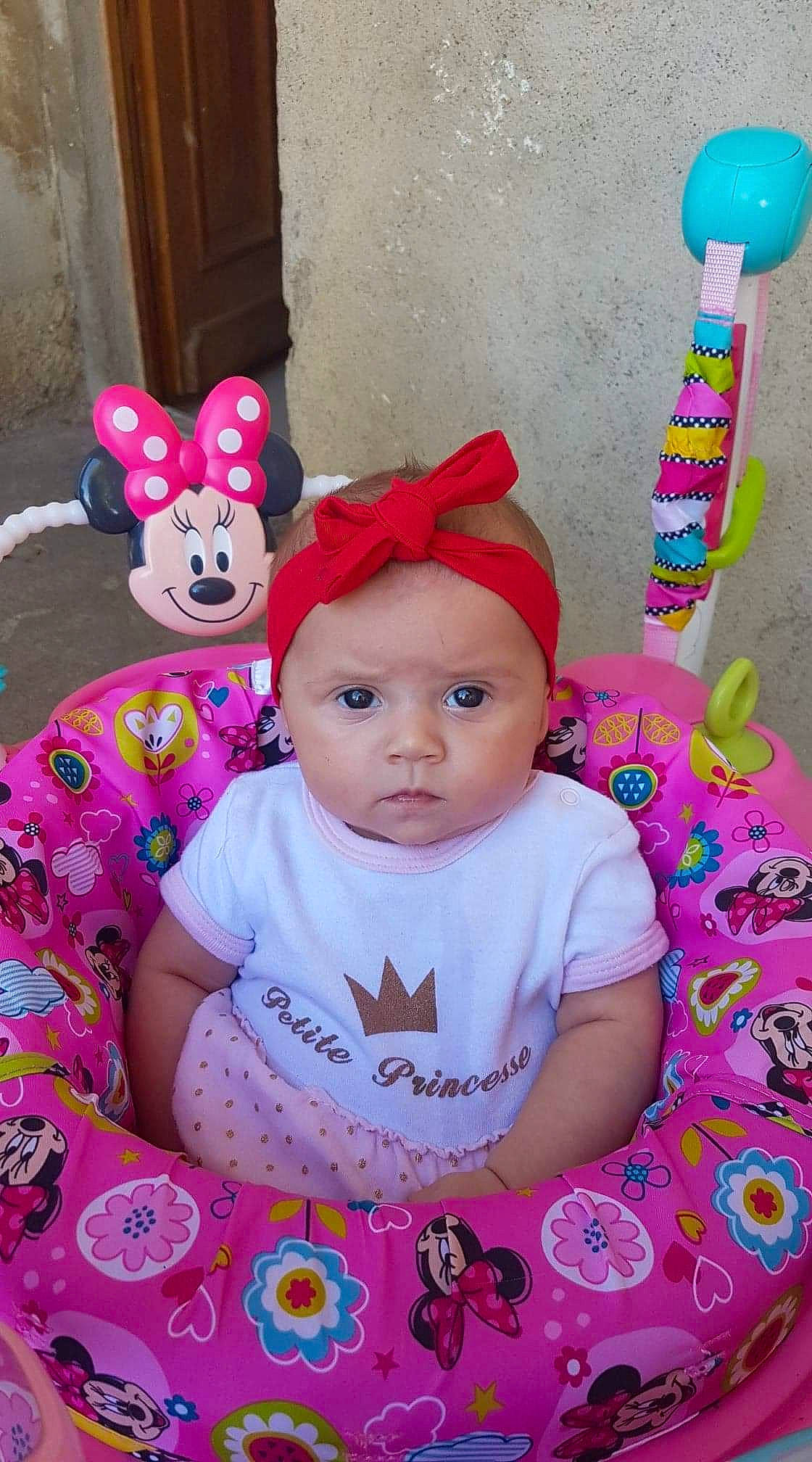 Mia a rejoint le concours — aidez-le/la à gagner de superbes lots ! baby, baby_toys, child, headwear, party, person, pink, toddler