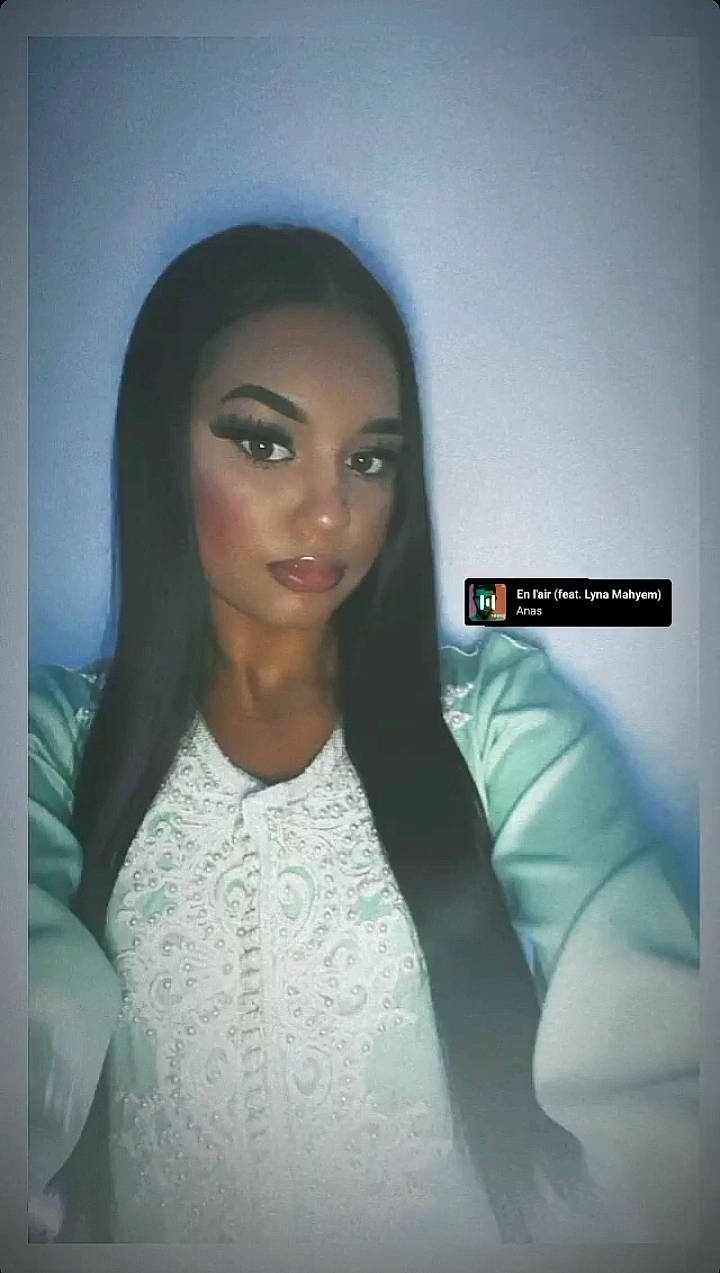 Maïssane La Star a rejoint le concours — aidez-le/la à gagner de superbes lots ! black_hair, doll, electric_blue, eyebrow, eyelash, fashion_design, flash_photography, formal_wear, hair, iris, jaw, jewellery, lace_wig, layered_hair, lip, long_hair, makeover, person, sleeve, smile