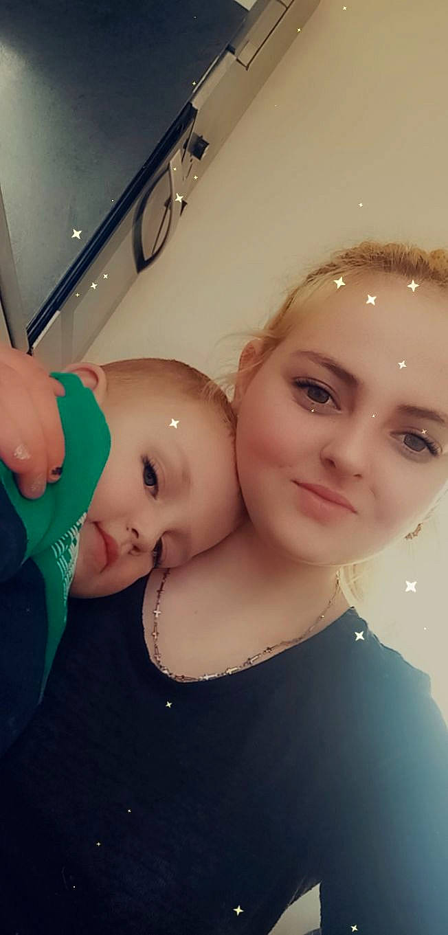 Milan a rejoint le concours — aidez-le/la à gagner de superbes lots ! baby, bathing, cheek, child, ear, electronic_device, eye, eyebrow, face, forehead, fun, hair, head, joy, lip, nose, person, photography, selfie, skin