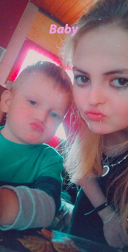 Milan a rejoint le concours — aidez-le/la à gagner de superbes lots ! beauty, blond, cheek, child, cool, eye, eyebrow, face, forehead, fun, hair, head, lip, nose, person, photography, pink, selfie, skin, smile