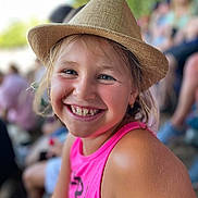 Célia participe au concours pour gagner de l'argent avec cette photo : child, smile, hat, pink_tank_top, outdoor, portrait, happy, gap_tooth, face, blond_hair, summer, crowd, people, casual_clothing, daylight, skin, shoulder, close_up, blue_eyes, fun