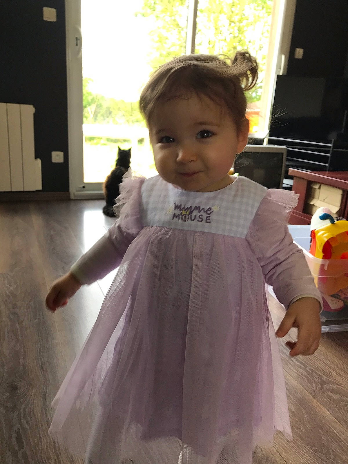 Wendy participe au concours pour gagner de l'argent avec cette photo : baby, baby_toddler_clothing, bridal_accessory, bridal_party_dress, child, day_dress, dress, embellishment, event, fashion_design, flooring, formal_wear, fun, gown, hairstyle, happy, person, skin, sleeve, smile