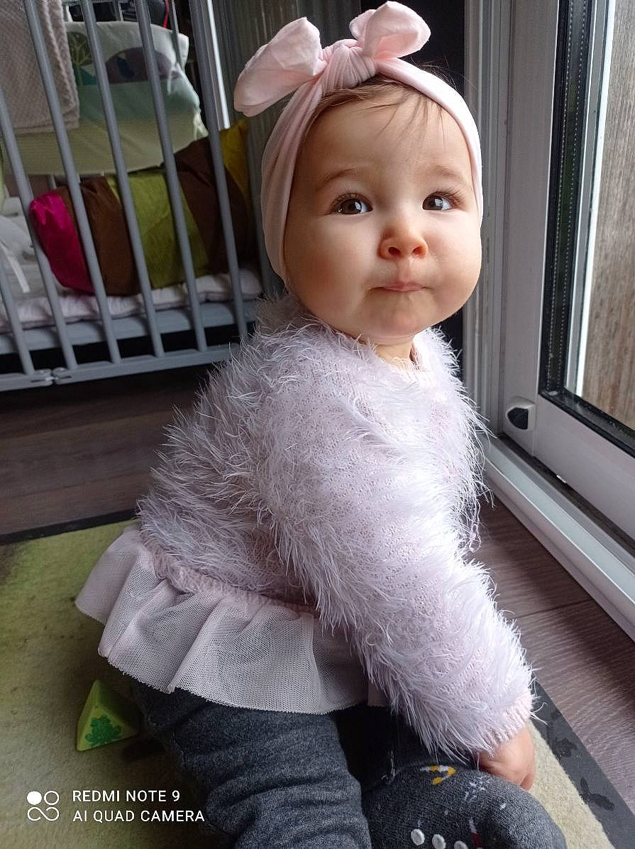 Wendy participe au concours pour gagner de l'argent avec cette photo : baby, beanie, beard, cap, child, costume, costume_hat, doll, fashion_accessory, fur, fur_clothing, hat, headgear, headwear, knit_cap, person, sleeve, textile, toy, wig