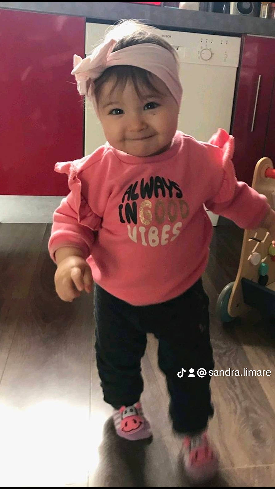 Wendy participe au concours pour gagner de l'argent avec cette photo : baby, baby_toddler_clothing, baseball_cap, cap, cheek, child, cool, fashion_accessory, fun, happy, headgear, joy, long_sleeved_t_shirt, magenta, person, pink, skin, sleeve, smile, sportswear
