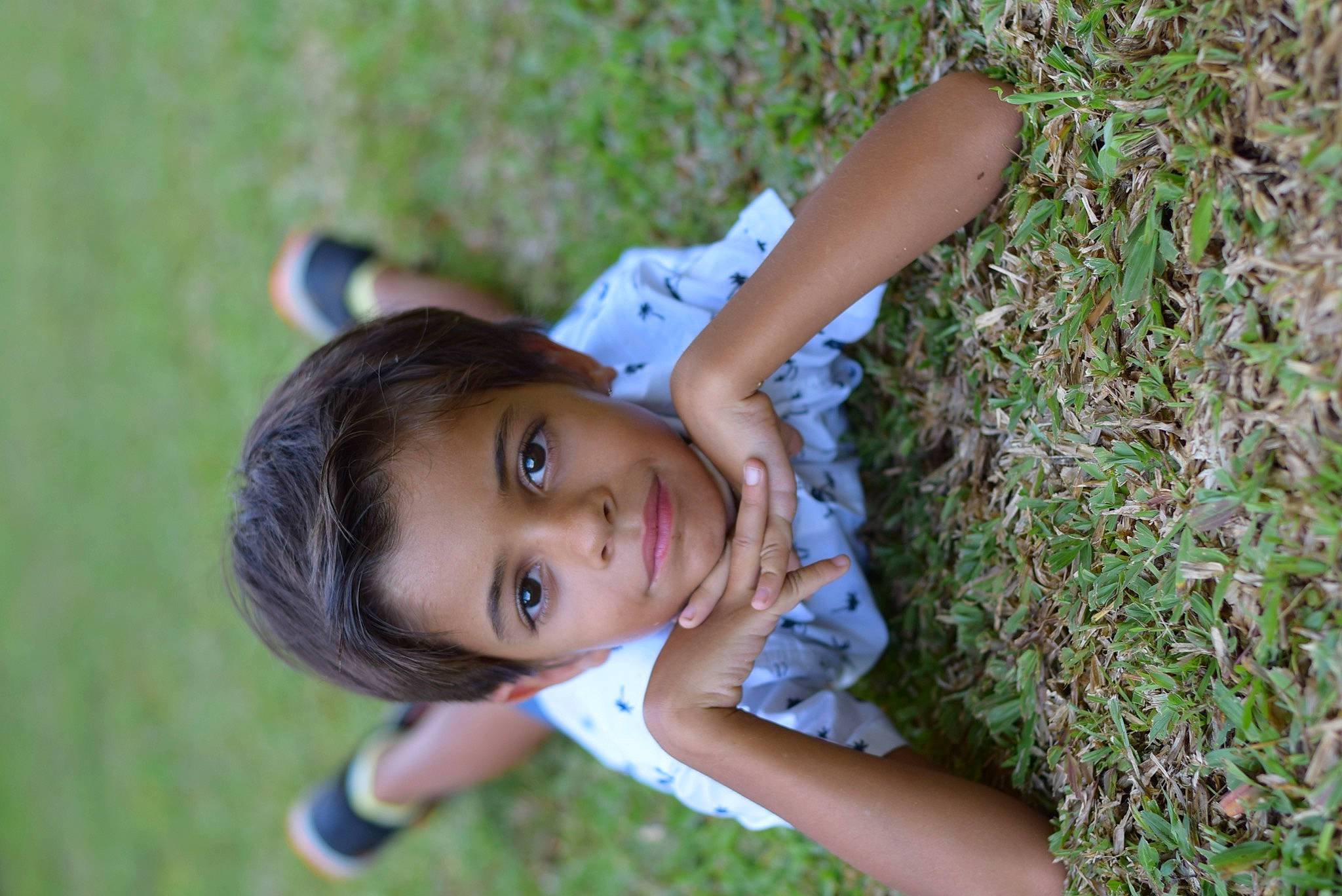 Manoa a rejoint le concours — aidez-le/la à gagner de superbes lots ! black_hair, child, eye, fun, grass, grass_family, grassland, hand, happy, lawn, leisure, meadow, nose, people_in_nature, person, plant, skin, smile, toddler, tree