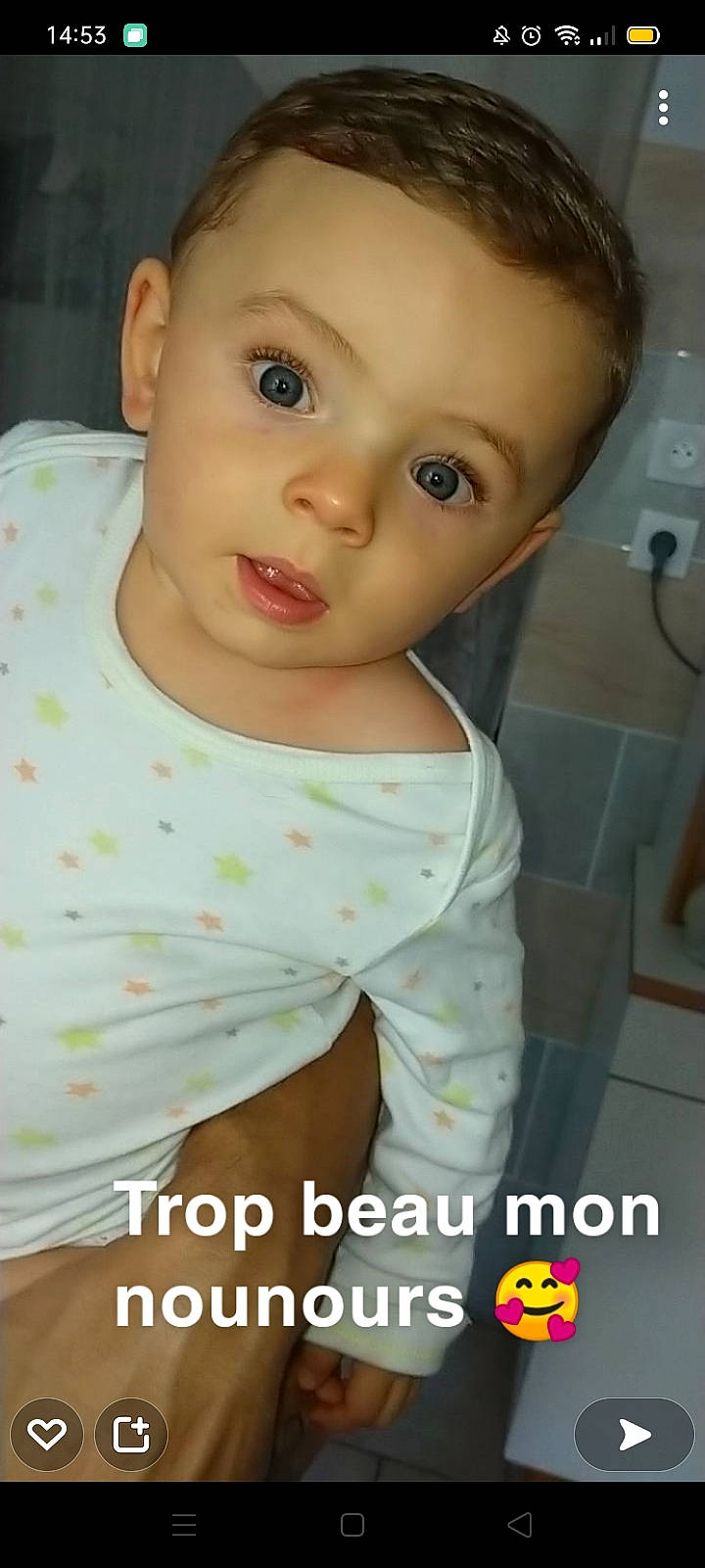 Lewoine participe au concours pour gagner de l'argent avec cette photo : arm, baby, baby_toddler_clothing, cheek, chest, child, eyelash, finger, happy, human_body, jaw, lip, mouth, neck, no_expression, nose, person, skin, sleeve, t_shirt