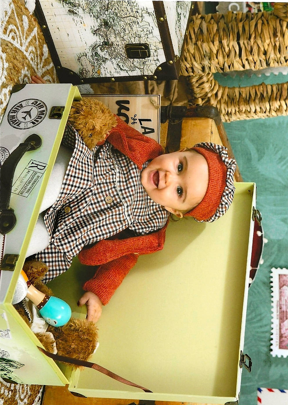 Rose participe au concours pour gagner de l'argent avec cette photo : art, baby, child, fashion_accessory, fun, happy, headwear, illustration, linens, paper, paper_product, pattern, person, product, publication, room, textile, toddler, visual_arts, wood