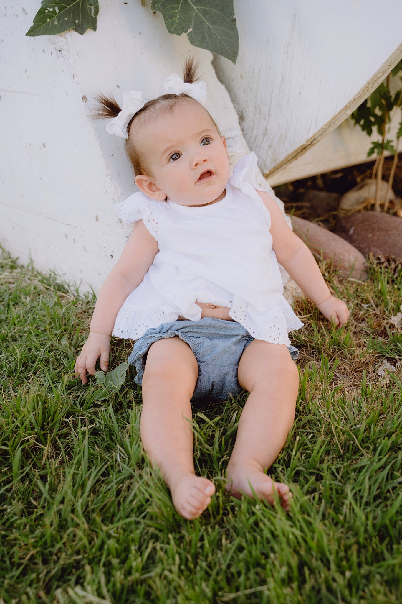 Layla is registered to the contest to win money with this photo: baby, baby_toddler_clothing, barefoot, child, fashion_accessory, flash_photography, foot, fun, grass, grassland, happy, human_leg, pattern, people_in_nature, person, plant, sitting, skin, sleeve, spring
