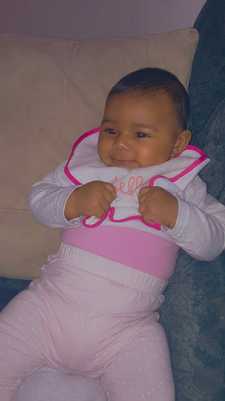 Kéya participe au concours pour gagner de l'argent avec cette photo : abdomen, arm, baby, baby_products, cheek, child, neck, person, pink, skin, toddler, trunk