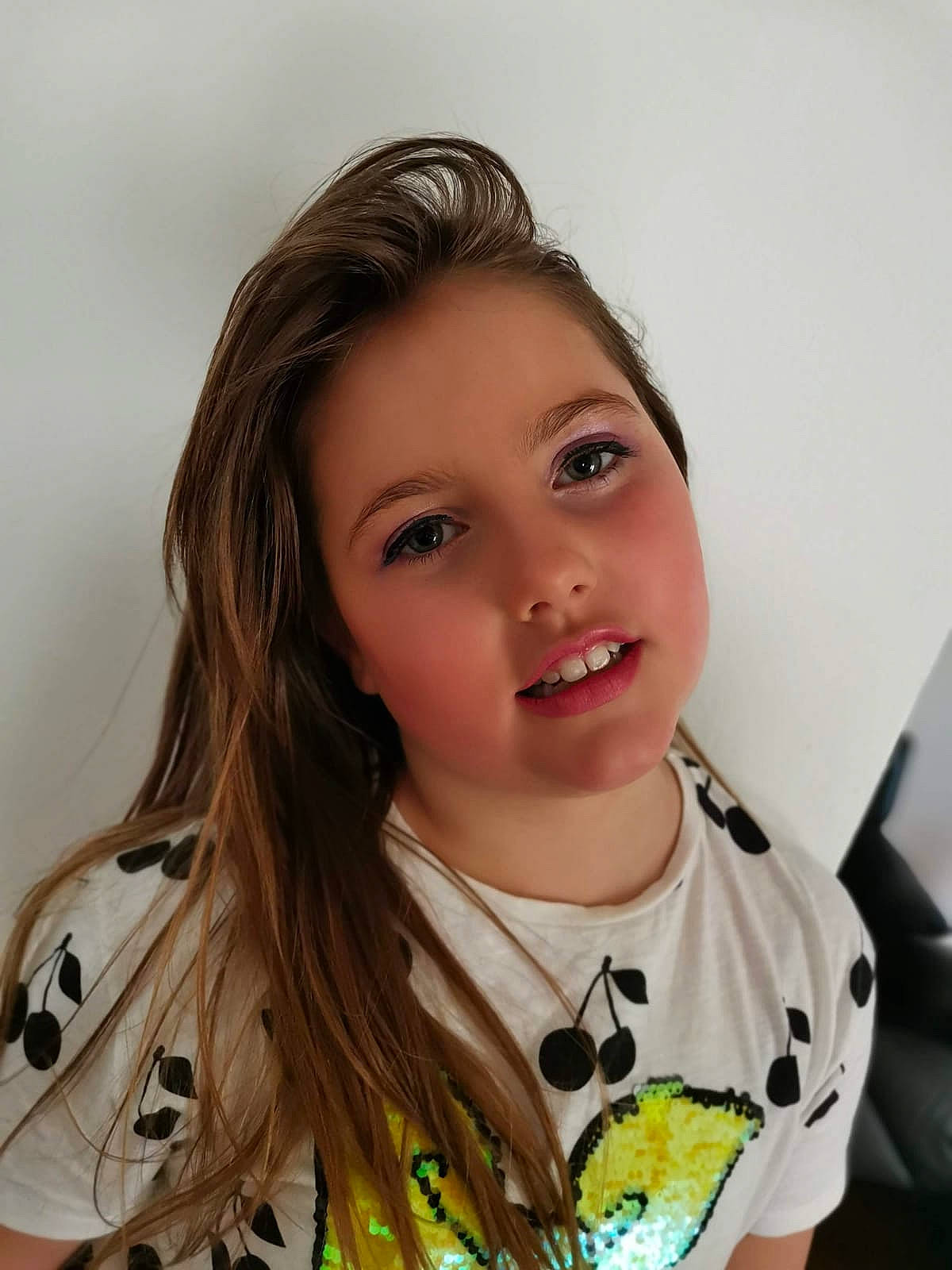 Ambre a rejoint le concours — aidez-le/la à gagner de superbes lots ! black_hair, blond, brown_hair, cheek, child, child_model, eye, eyebrow, face, forehead, hair, hair_coloring, hairstyle, lip, long_hair, neck, nose, person, smile