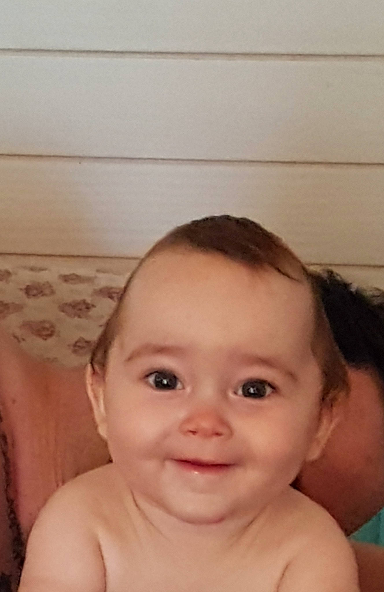 Elyo participe au concours pour gagner de l'argent avec cette photo : baby, cheek, child, chin, close_up, eye, eyebrow, face, facial_expression, forehead, head, iris, joy, lip, mouth, muscle, neck, nose, organ, person