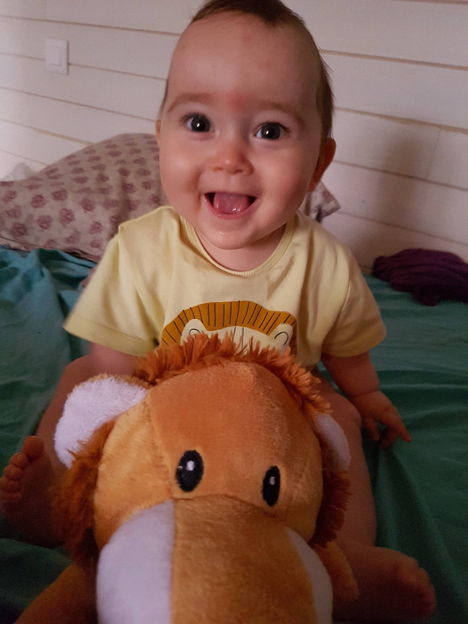 Elyo a rejoint le concours — aidez-le/la à gagner de superbes lots ! baby, baby_products, baby_toys, child, eye, face, head, joy, person, plush, skin, smile, stuffed_toy, teddy_bear, textile, toddler, toy