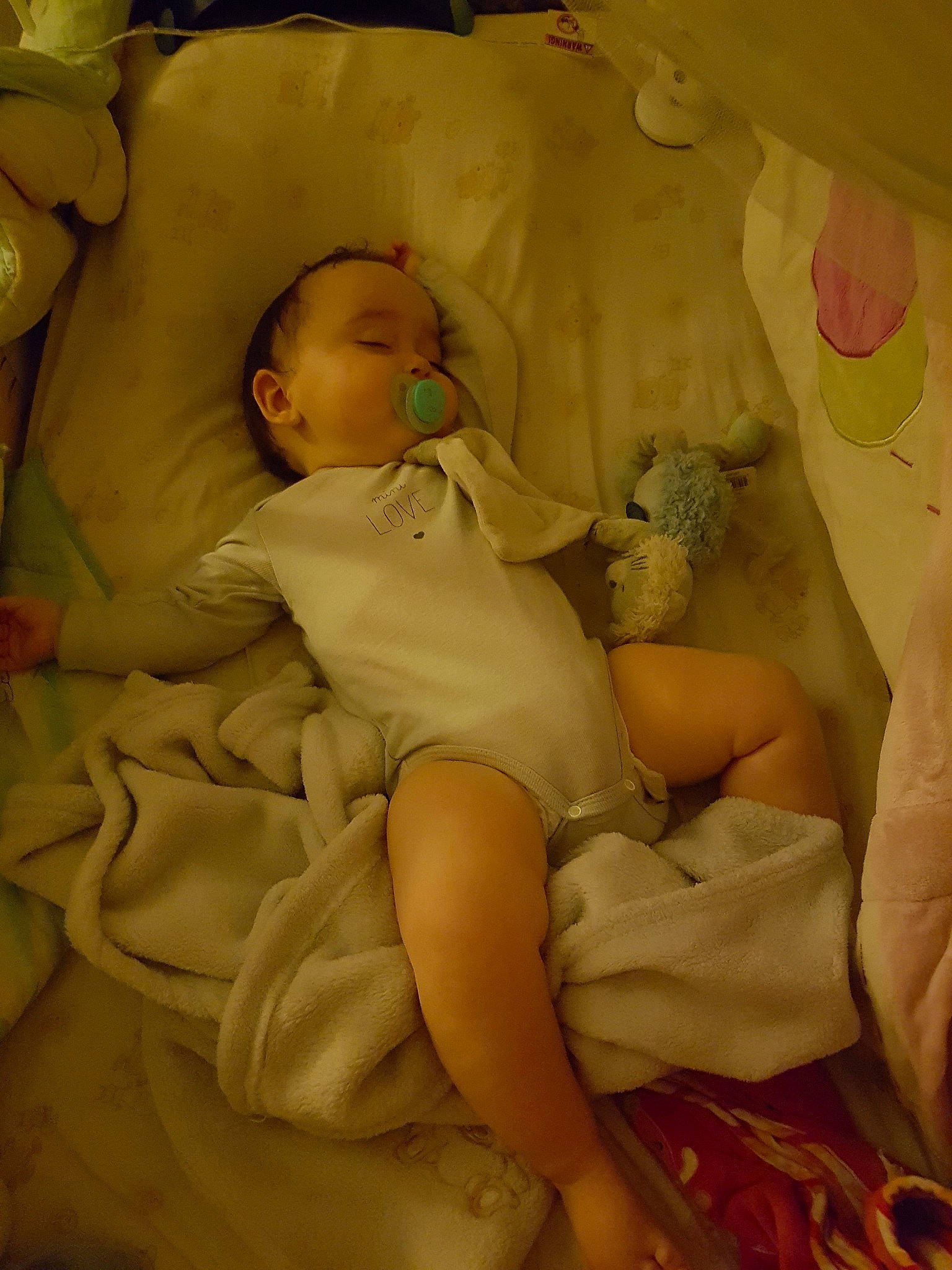 Elyo participe au concours pour gagner de l'argent avec cette photo : baby, bedtime, child, person, toddler