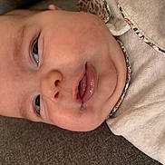 Jade a rejoint le concours — aidez-le/la à gagner de superbes lots ! baby, face, infant, closeup, skin, eyes, mouth, clothing, fabric, texture, cheeks, nose, head, person, child, young, soft, lying_down, expression, cute