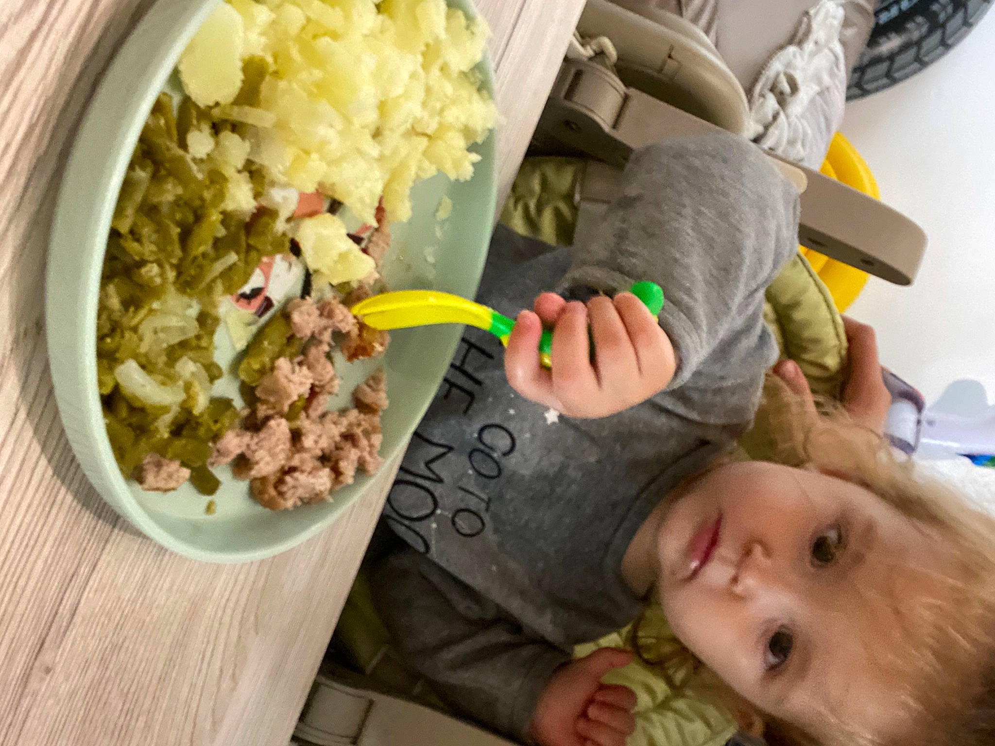Khloé a rejoint le concours — aidez-le/la à gagner de superbes lots ! baby, bowl, child, comfort_food, cooking, cuisine, dish, food, fun, ingredient, mixture, person, produce, recipe, rice, staple_food, steamed_rice, tableware, toddler, vegetable
