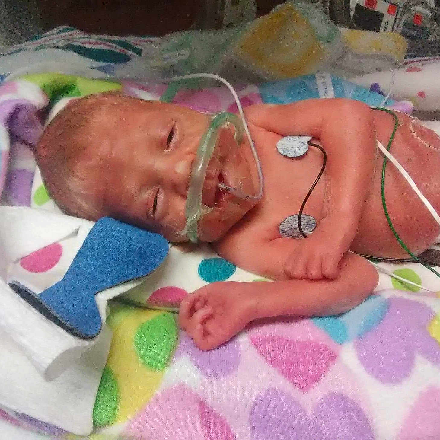 Makynlee is registered to the contest to win money with this photo: cake_decorating, child, finger, fondant, girl, infant, mouth, product, sugar_paste, toddler