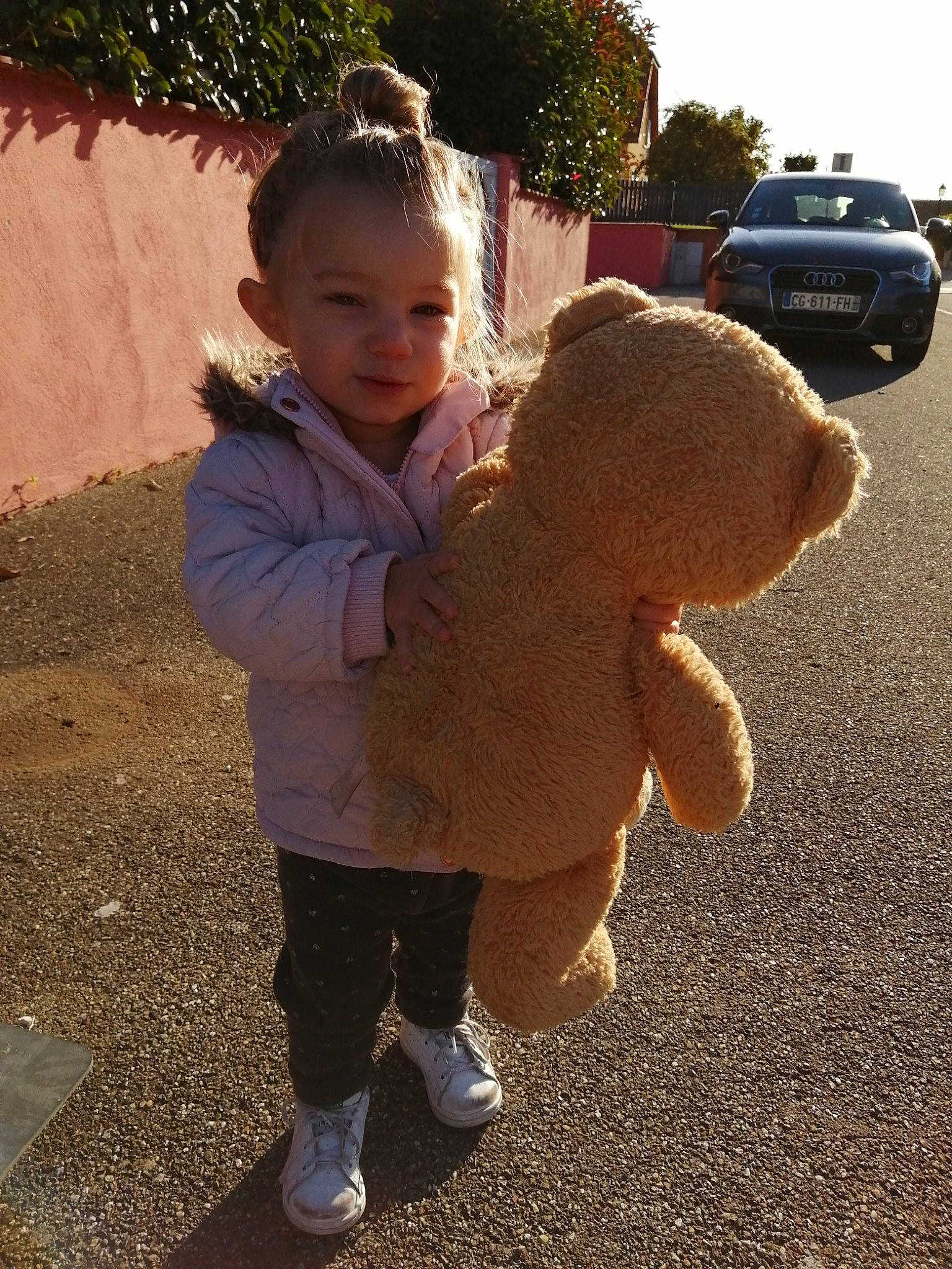Lindsay a rejoint le concours — aidez-le/la à gagner de superbes lots ! child, fun, person, teddy_bear, toddler, toy, vacation