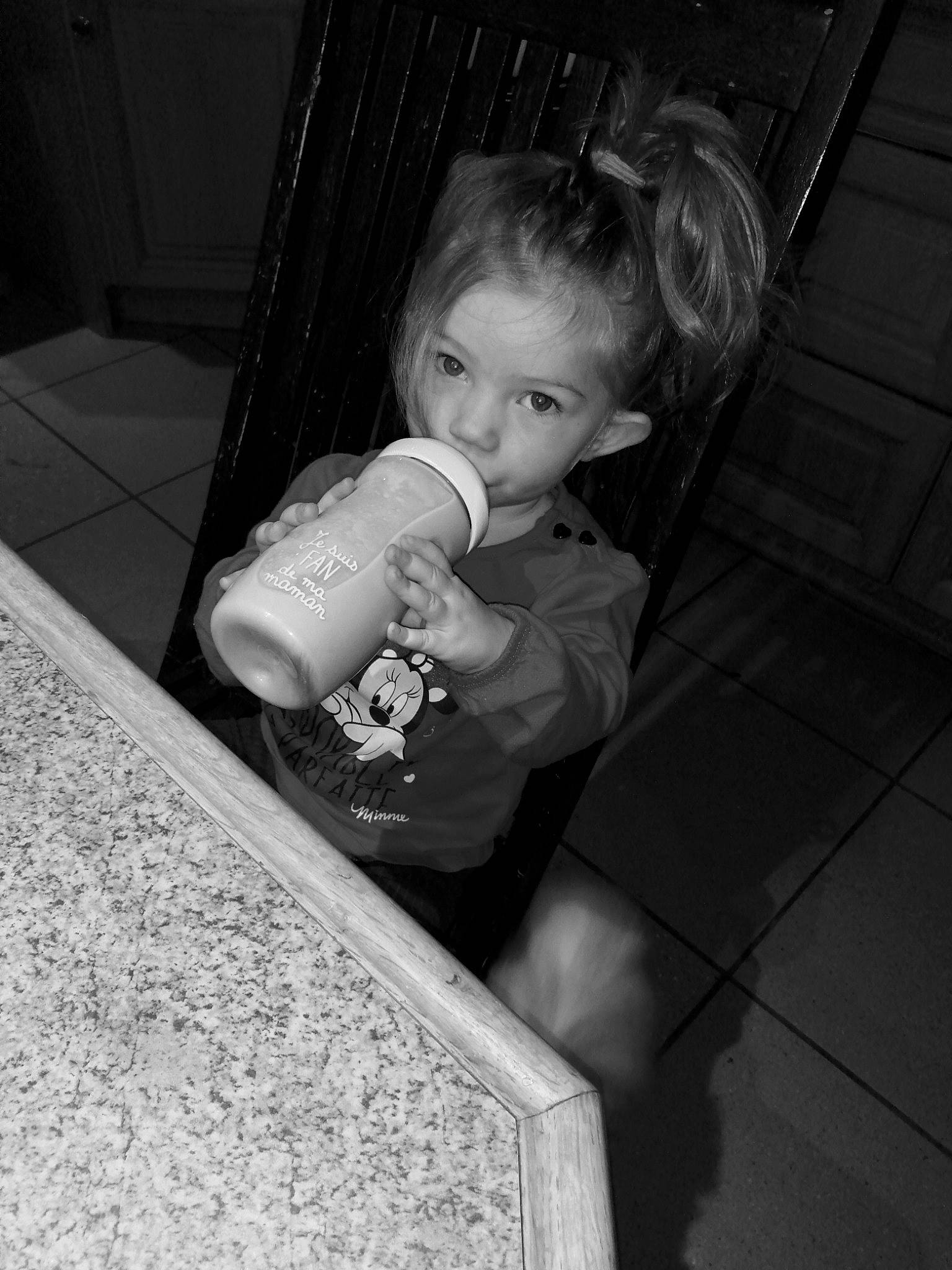 Lindsay participe au concours pour gagner de l'argent avec cette photo : baby, baby_bottle, black, black_and_white, child, eye, family, monochrome, monochrome_photography, people, person, photograph, photography, sitting, snapshot, standing, style, toddler, white