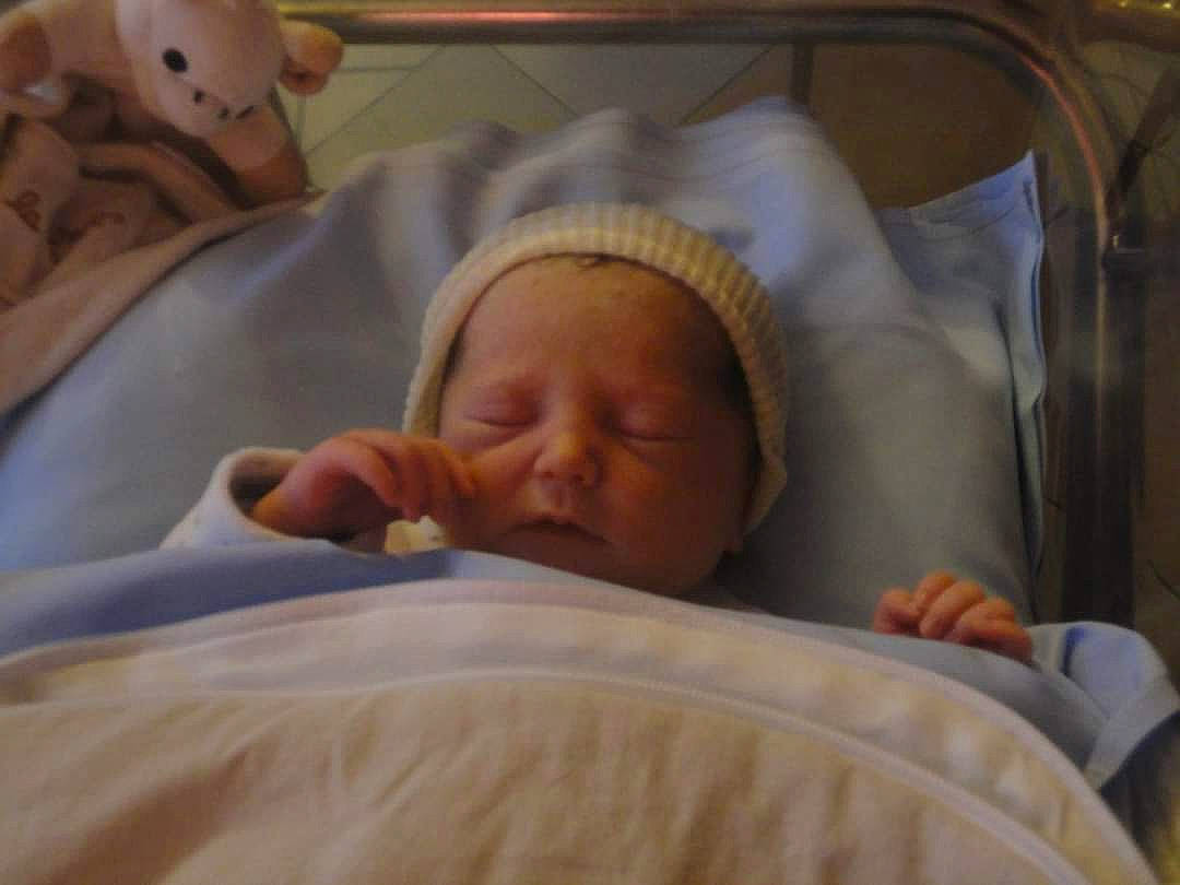 Mathilde a rejoint le concours — aidez-le/la à gagner de superbes lots ! baby, baby_products, baby_sleeping, bedtime, cheek, child, childbirth, comfort, event, head, linens, nap, person, room, skin, sleep, stuffed_toy, textile, toddler, toy