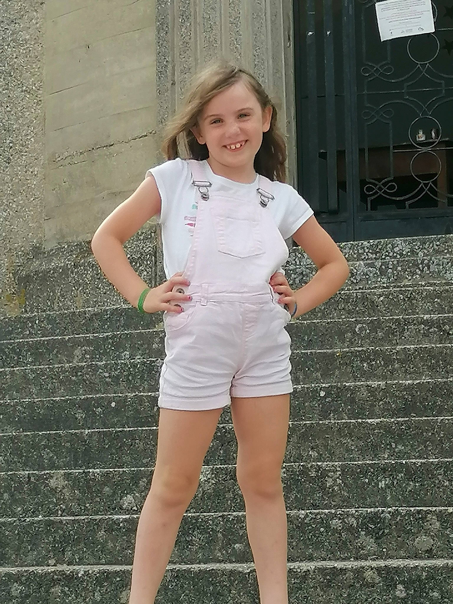 Camille a rejoint le concours — aidez-le/la à gagner de superbes lots ! cool, fashion, flash_photography, hair, joy, knee, leg, lip, neck, person, shorts, shoulder, sleeve, smile, sportswear, standing, street_fashion, style, t_shirt, thigh