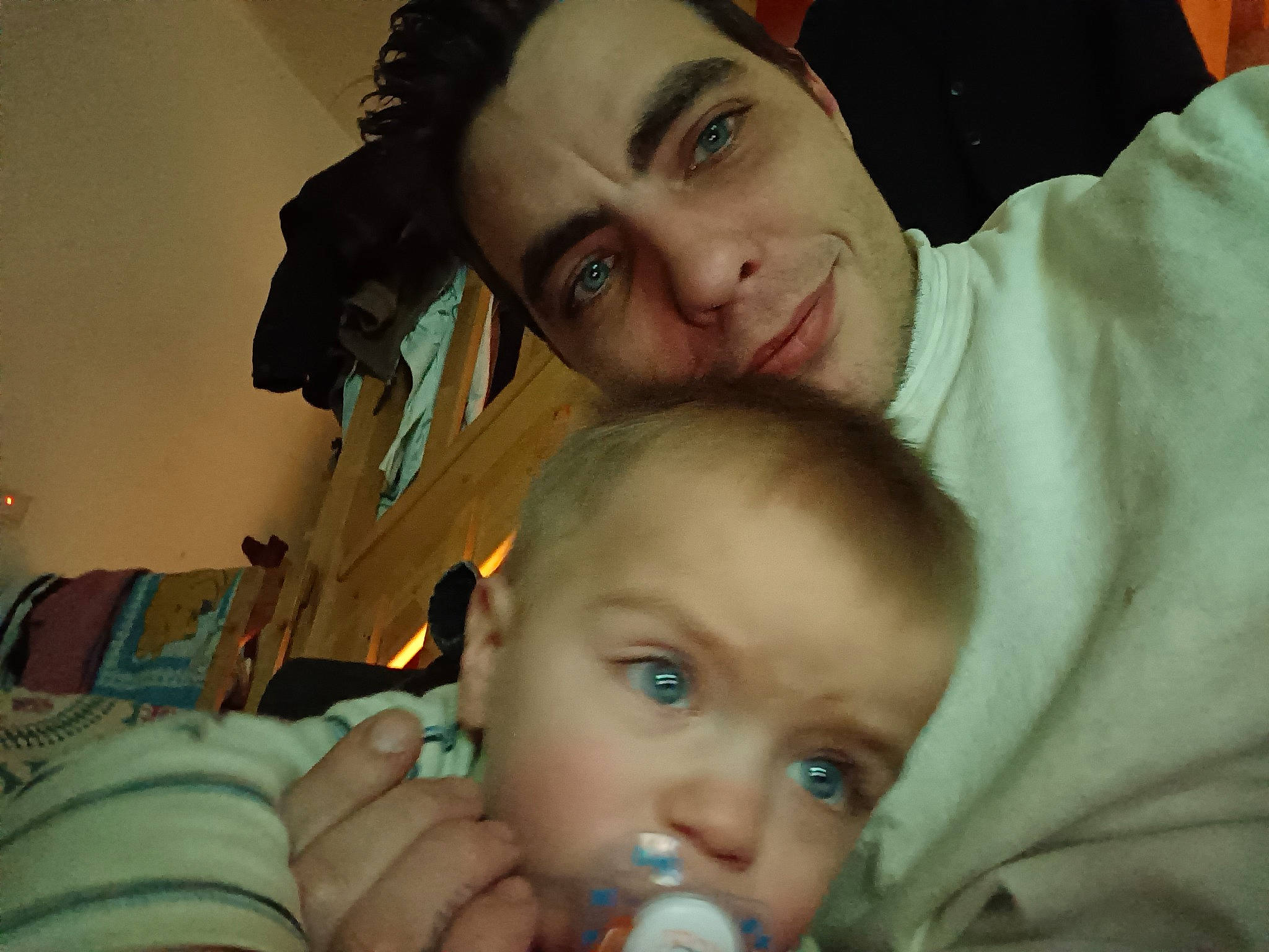 Jonas a rejoint le concours — aidez-le/la à gagner de superbes lots ! baby, black_hair, cheek, child, chin, ear, eyebrow, eyelash, finger, forehead, fun, gesture, happy, iris, joy, lip, mouth, nose, organ, person