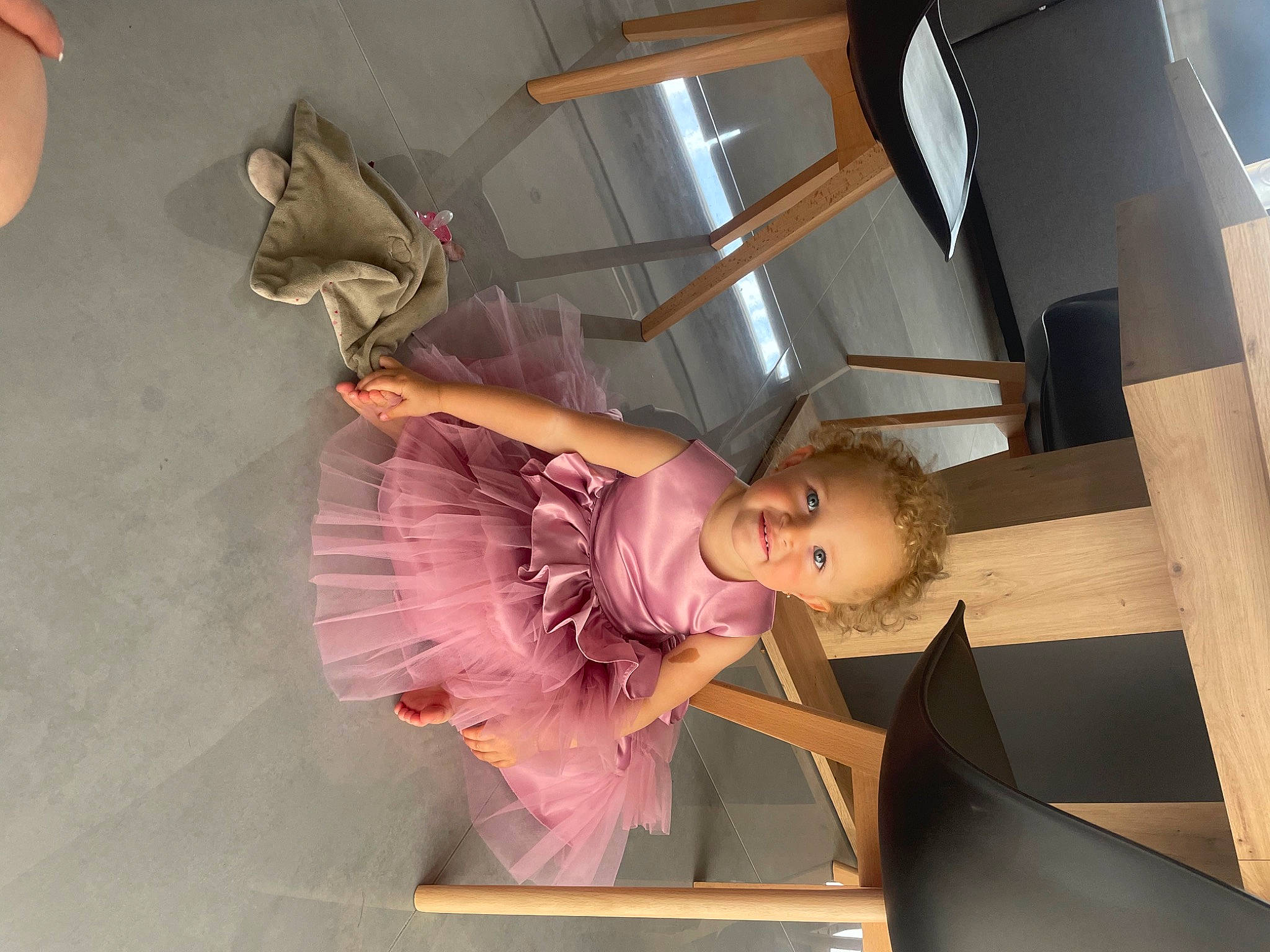 Mia participe au concours pour gagner de l'argent avec cette photo : baby, ceiling, child, costume, fun, joy, magenta, person, pink, plaster, room, stairs, toddler, visual_arts, wing