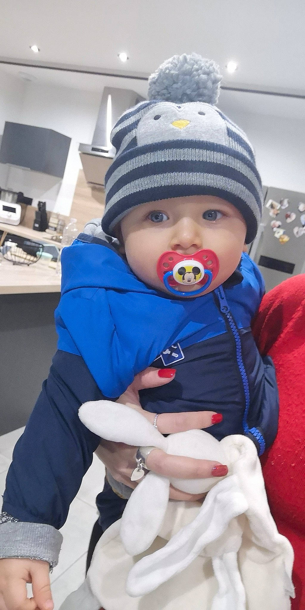 Mylan participe au concours pour gagner de l'argent avec cette photo : baby, beanie, cap, child, fictional_character, headgear, headwear, joy, knit_cap, outerwear, person, smile, toddler