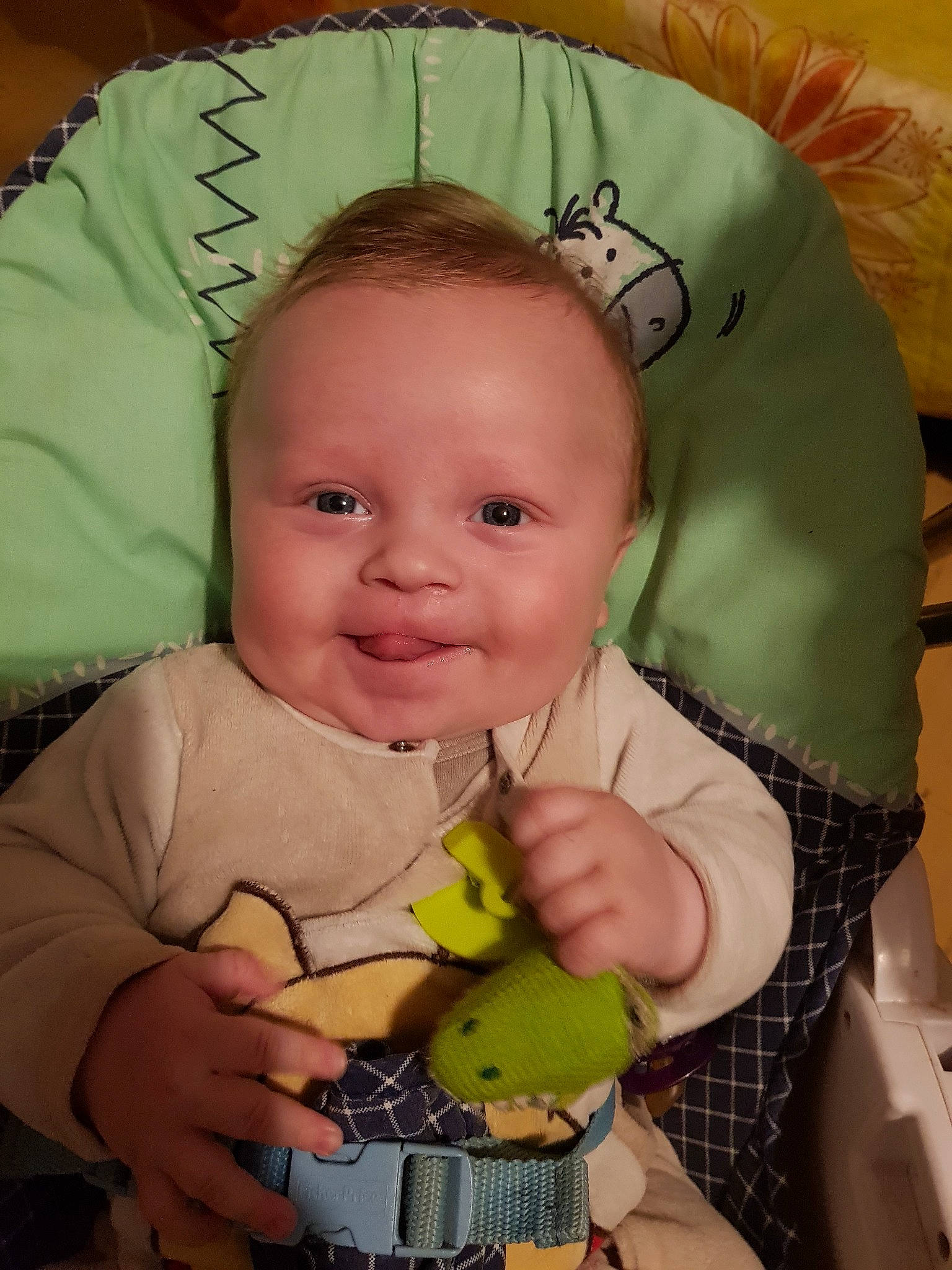 Nino a rejoint le concours — aidez-le/la à gagner de superbes lots ! cheek, child, day, eye, face, fun, green, head, infant, iris, mouth, nose, person, product, skin, smile, toddler, yellow