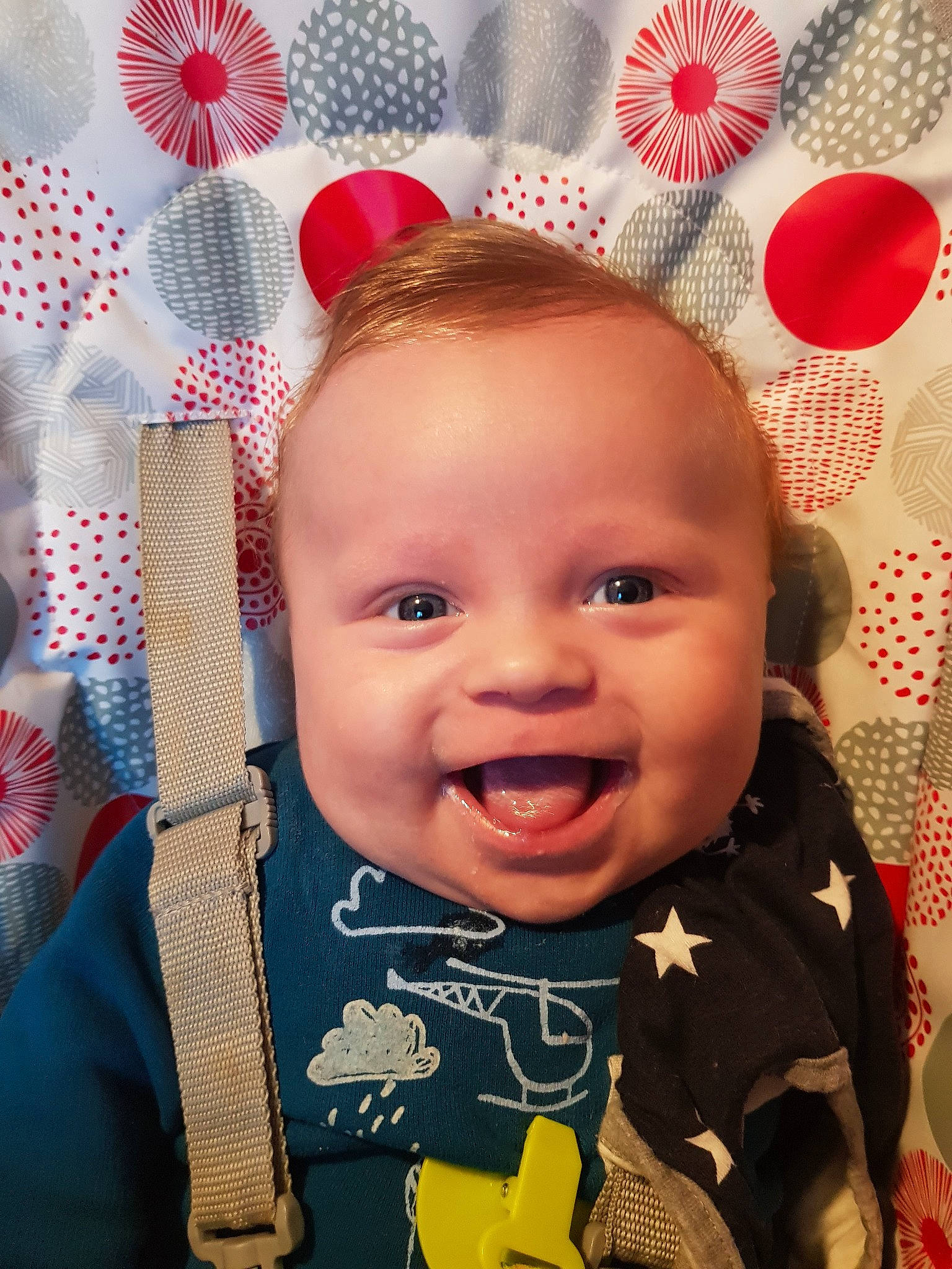 Nino participe au concours pour gagner de l'argent avec cette photo : cheek, child, day, ear, eye, facial_expression, forehead, fun, girl, hair_accessory, happiness, head, infant, pattern, person, product, red, skin, smile, toddler