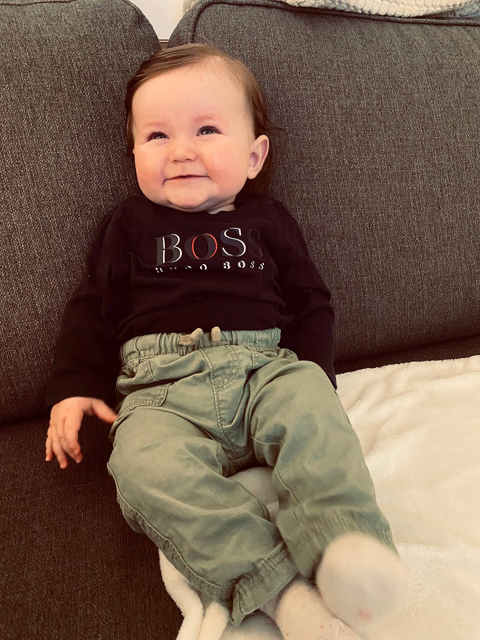 Paul a rejoint le concours — aidez-le/la à gagner de superbes lots ! arm, baby, baby_toddler_clothing, cheek, child, chin, comfort, cool, couch, eye, face, happy, head, human_body, joy, leg, person, skin, sleeve, smile