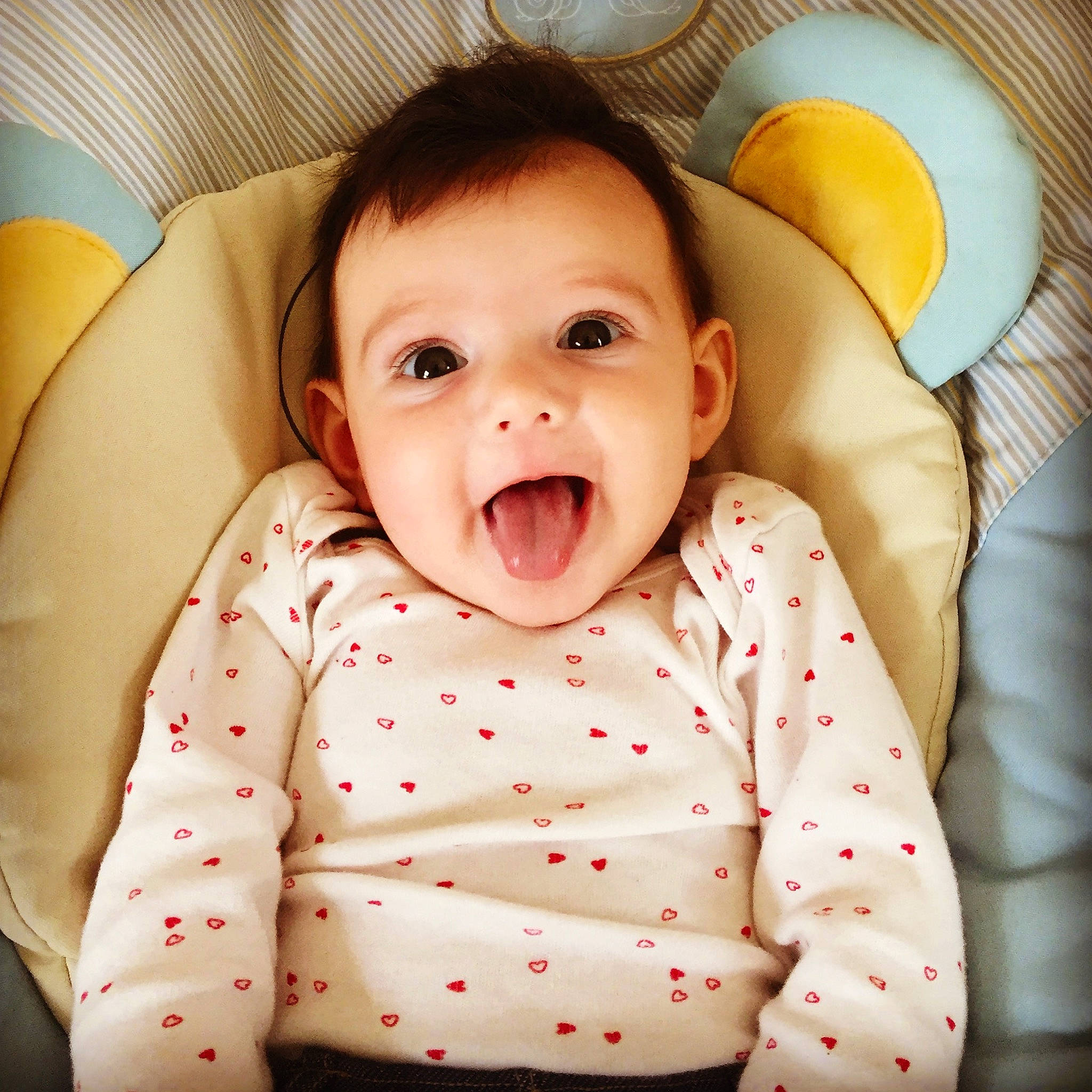 élise a rejoint le concours — aidez-le/la à gagner de superbes lots ! baby, baby_laughing, baby_making_funny_faces, baby_sleeping, beauty, bedtime, cheek, child, ear, eye, face, facial_expression, happy, head, lip, mouth, nose, person, skin, smile