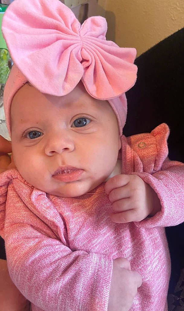 Kataleya a rejoint le concours — aidez-le/la à gagner de superbes lots ! baby, baby_toddler_clothing, cap, cheek, chin, ear, eyebrow, face, facial_expression, head, headgear, headwear, iris, lip, nose, person, pink, product, purple, skin