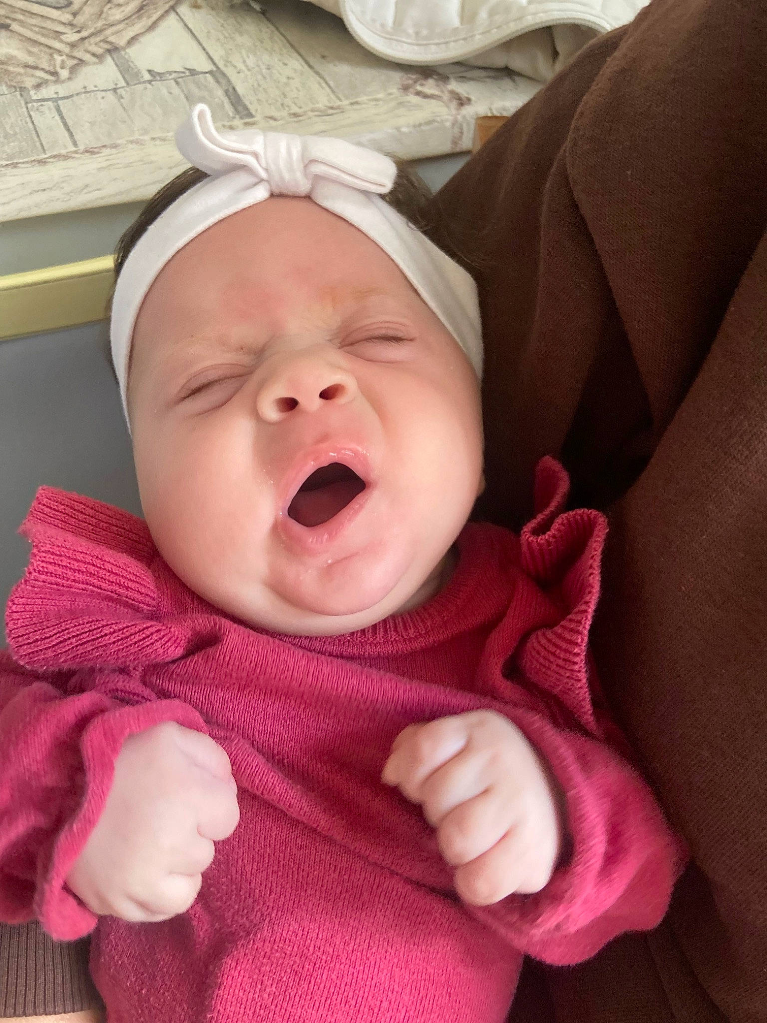 Kataleya a rejoint le concours — aidez-le/la à gagner de superbes lots ! baby, baby_toddler_clothing, cheek, chin, comfort, eye, eyebrow, face, facial_expression, gesture, head, iris, lip, mouth, nose, person, pink, skin, sleeve, smile