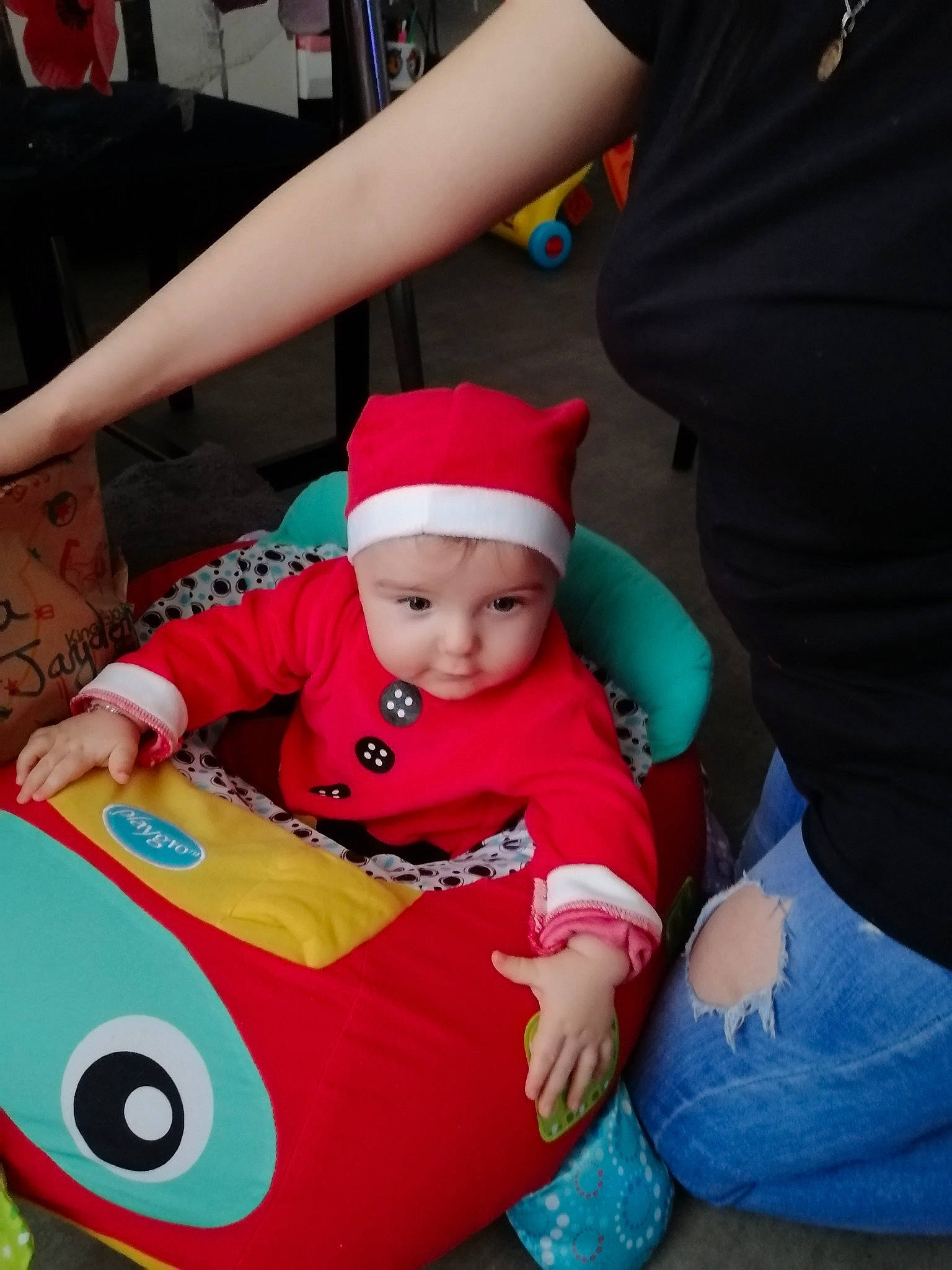 Jayden participe au concours pour gagner de l'argent avec cette photo : baby, baby_playing_with_toys, baby_products, baby_toddler_clothing, baby_toys, beanie, bonnet, child, costume_accessory, costume_hat, denim, headwear, holiday, lap, person, play, playing_with_kids, toddler