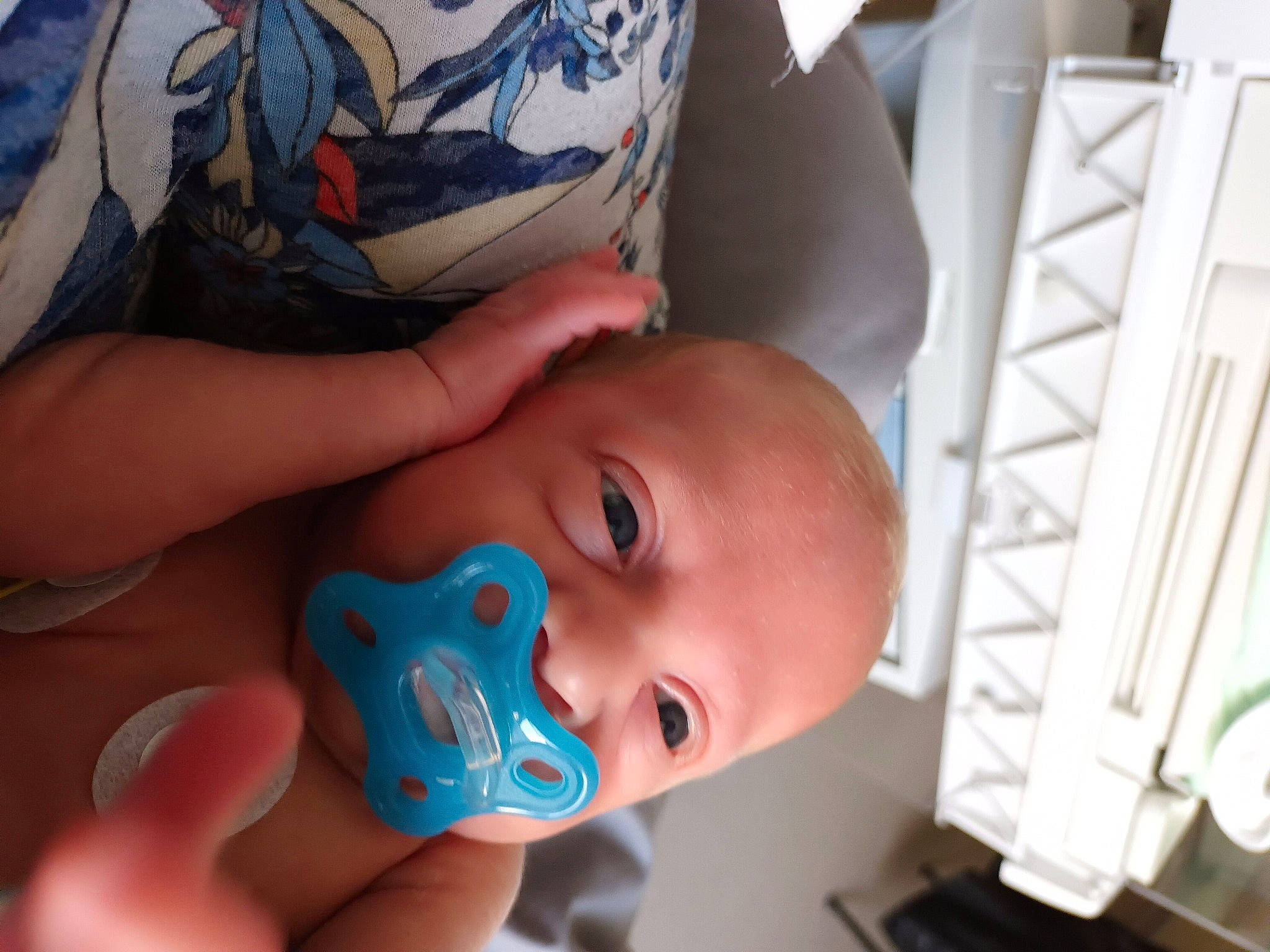 Elyo a rejoint le concours — aidez-le/la à gagner de superbes lots ! baby, baby_toddler_clothing, cheek, child, eye, eyelash, finger, fun, gesture, happy, iris, lip, mouth, nail, nose, person, skin, smile, thumb, toddler