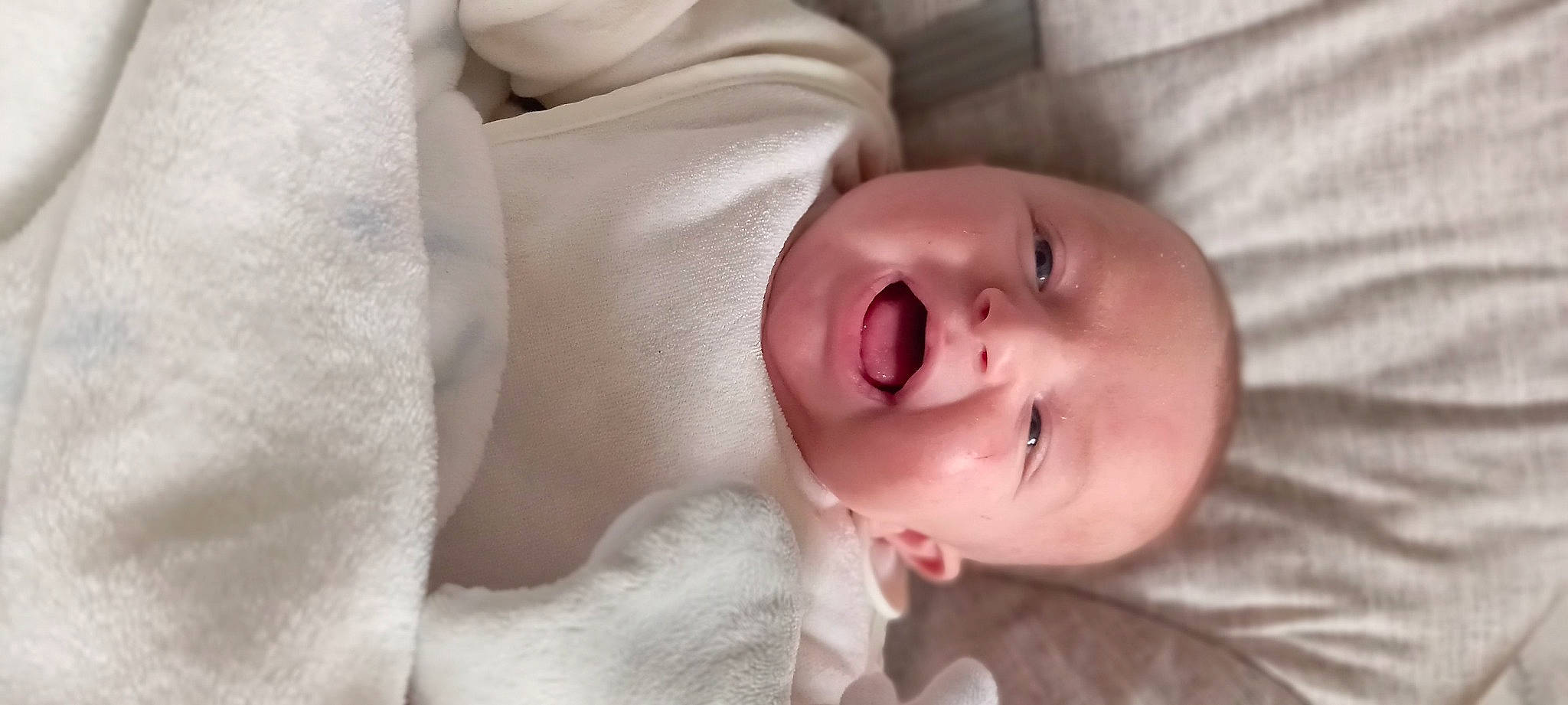 Nèlio a rejoint le concours — aidez-le/la à gagner de superbes lots ! baby, baby_toddler_clothing, cheek, child, comfort, eye, eyebrow, eyelash, hand, happy, human_body, iris, lip, mouth, neck, nose, person, skin, smile, textile