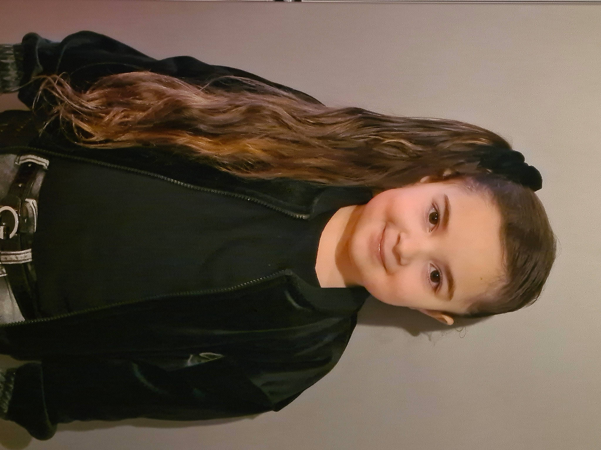 Hope participe au concours pour gagner de l'argent avec cette photo : automotive_design, cheek, comfort, eyelash, flash_photography, happy, head, joy, leather, leather_jacket, makeover, person, portrait, portrait_photography, sleeve, smile