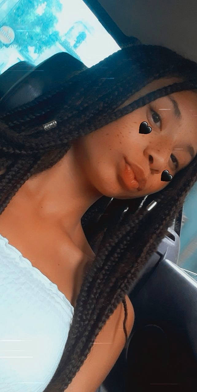 Cylia a rejoint le concours — aidez-le/la à gagner de superbes lots ! bangs, black_hair, cap, chin, cool, electric_blue, eyelash, eyewear, fashion, fashion_design, flash_photography, hairstyle, hat, headgear, jaw, jewellery, lip, long_hair, neck, person