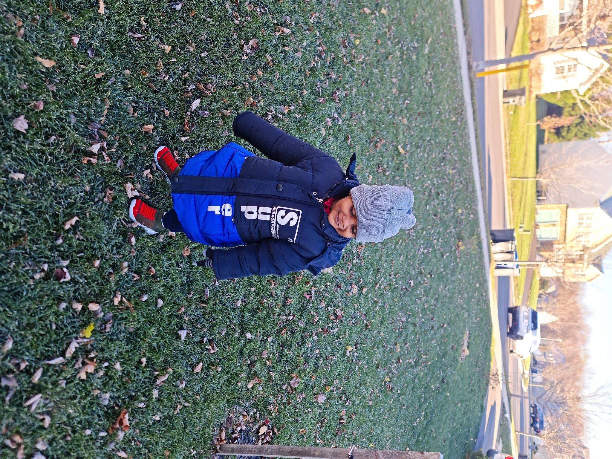 Binev is registered to the contest to win money with this photo: asphalt, carmine, city, electric_blue, fun, headwear, joy, leisure, pedestrian, person, plant, public_utility, recreation, road, road_surface, shadow, sidewalk, smile, tar, tree